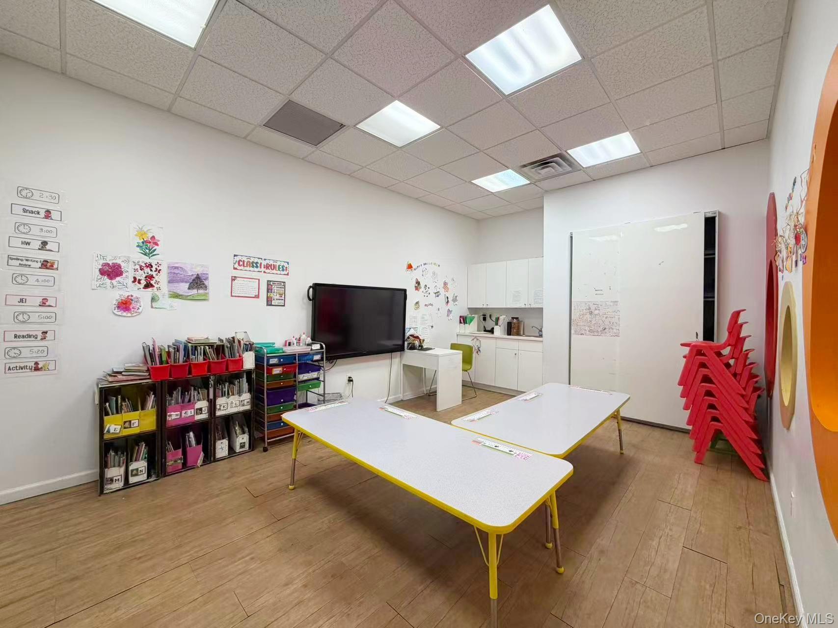 #6 photo, 192-11 Union Tpke, Fresh Meadows , NY 11366