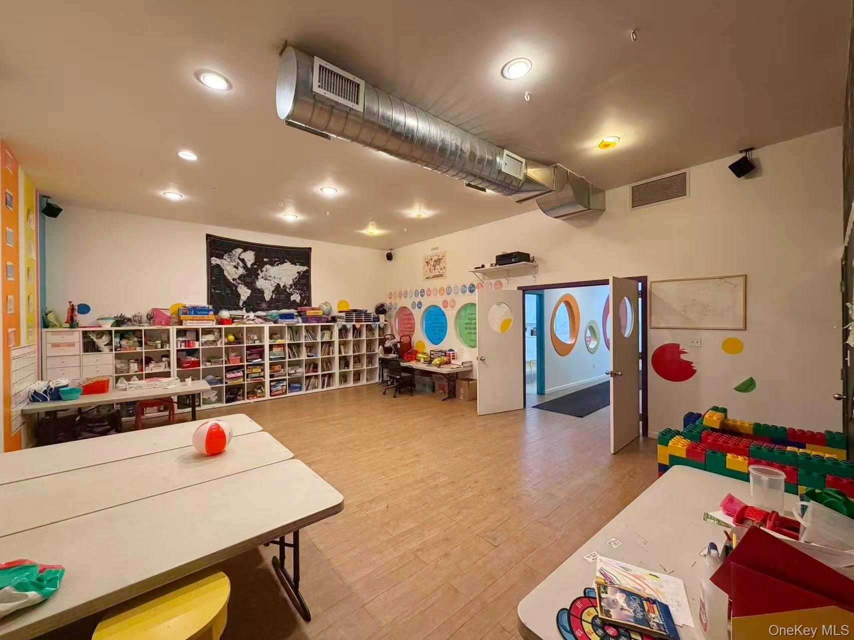 #7 photo, 192-11 Union Tpke, Fresh Meadows , NY 11366