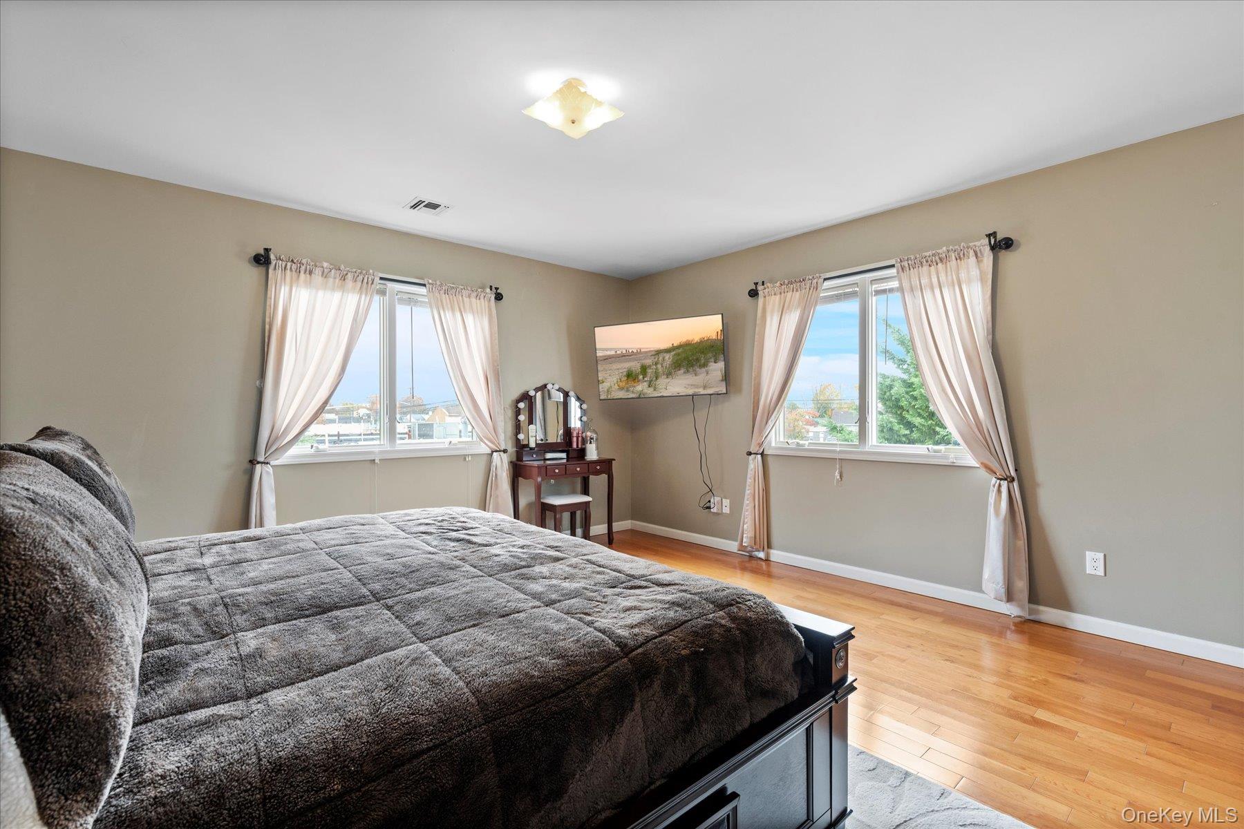 #19 photo, 2261 Willow Street, Wantagh , NY 11793