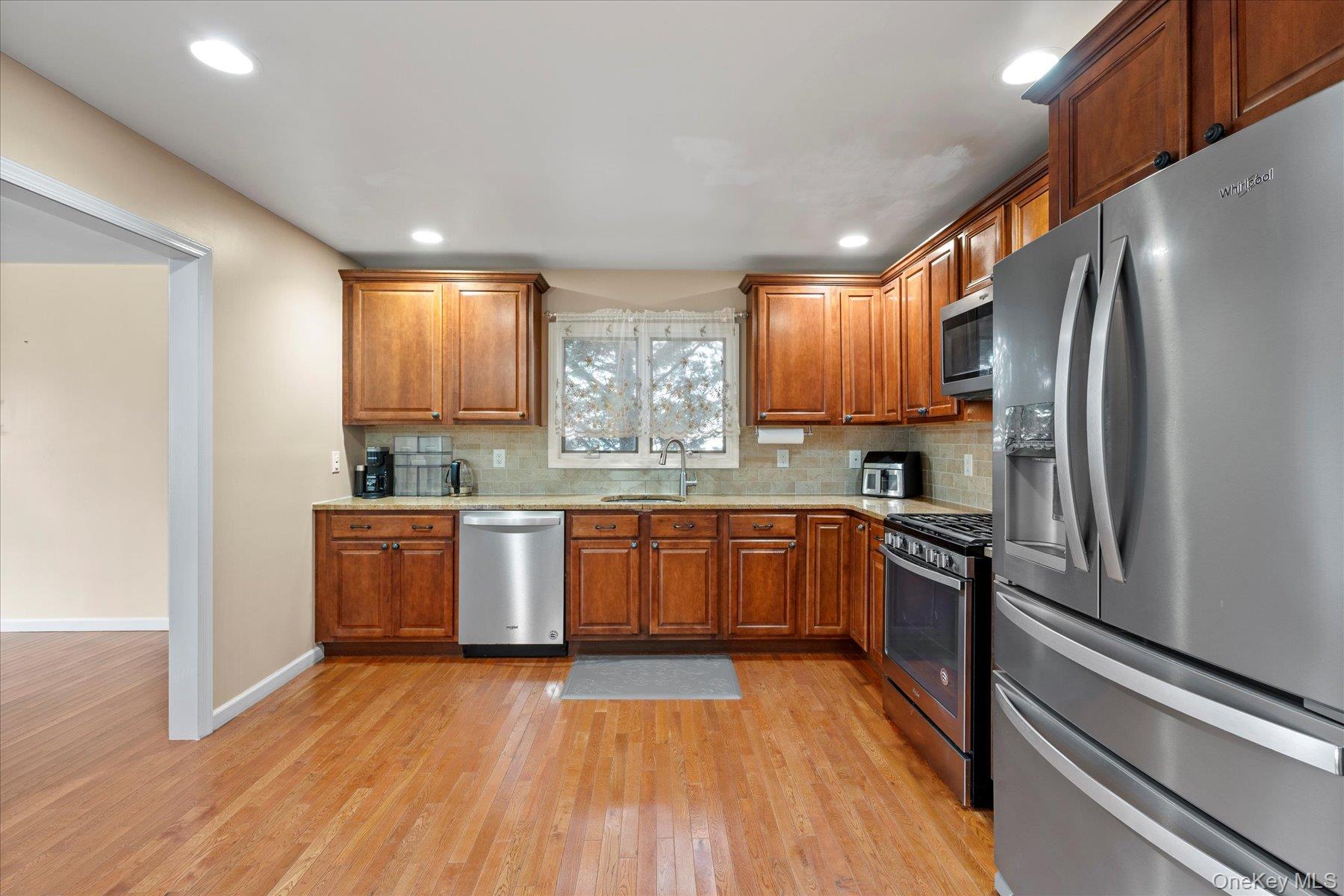 #6 photo, 2261 Willow Street, Wantagh , NY 11793