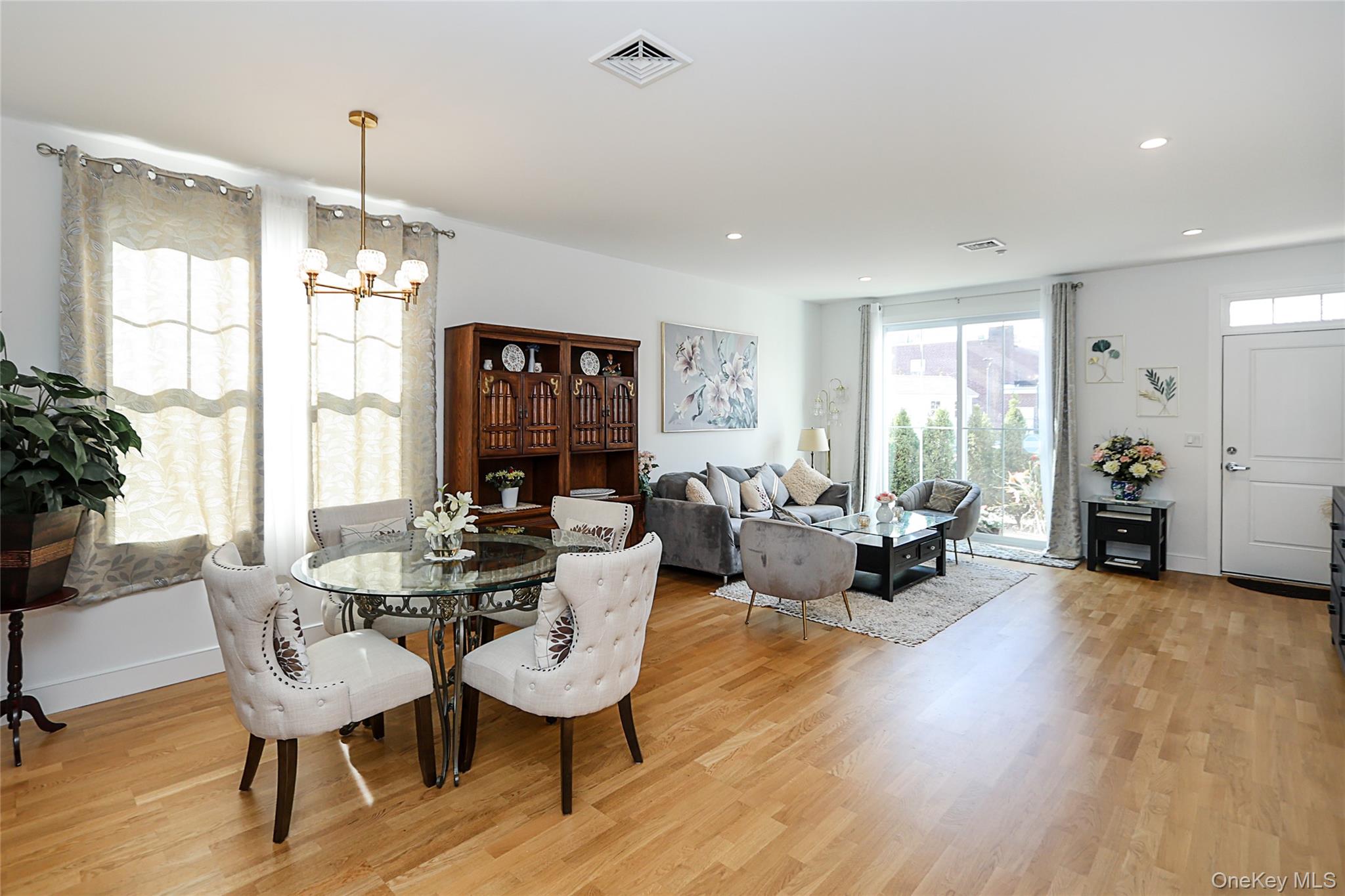 #10 photo, 209 Breton Way, Glen Cove , NY 11542