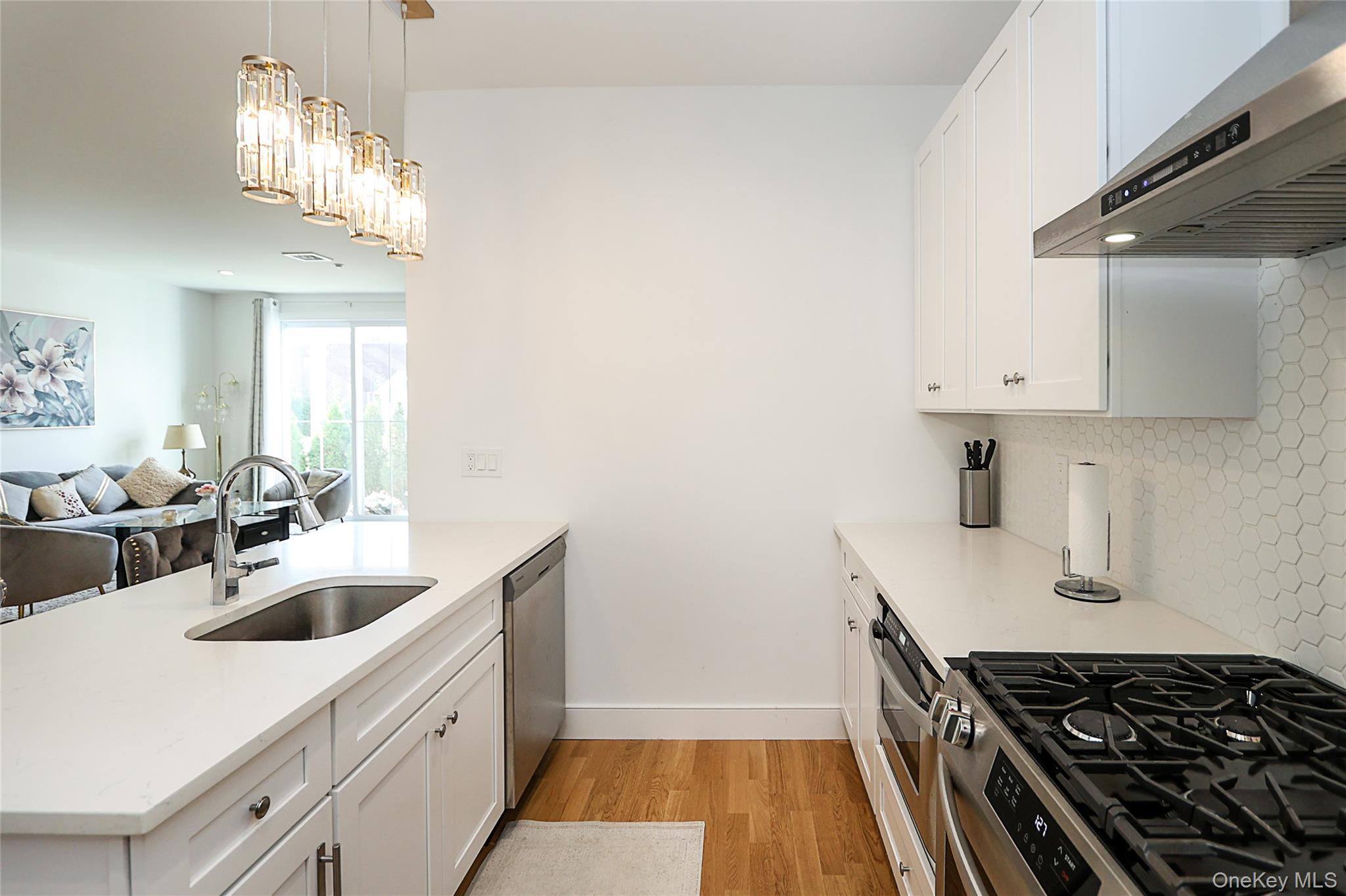 #15 photo, 209 Breton Way, Glen Cove , NY 11542