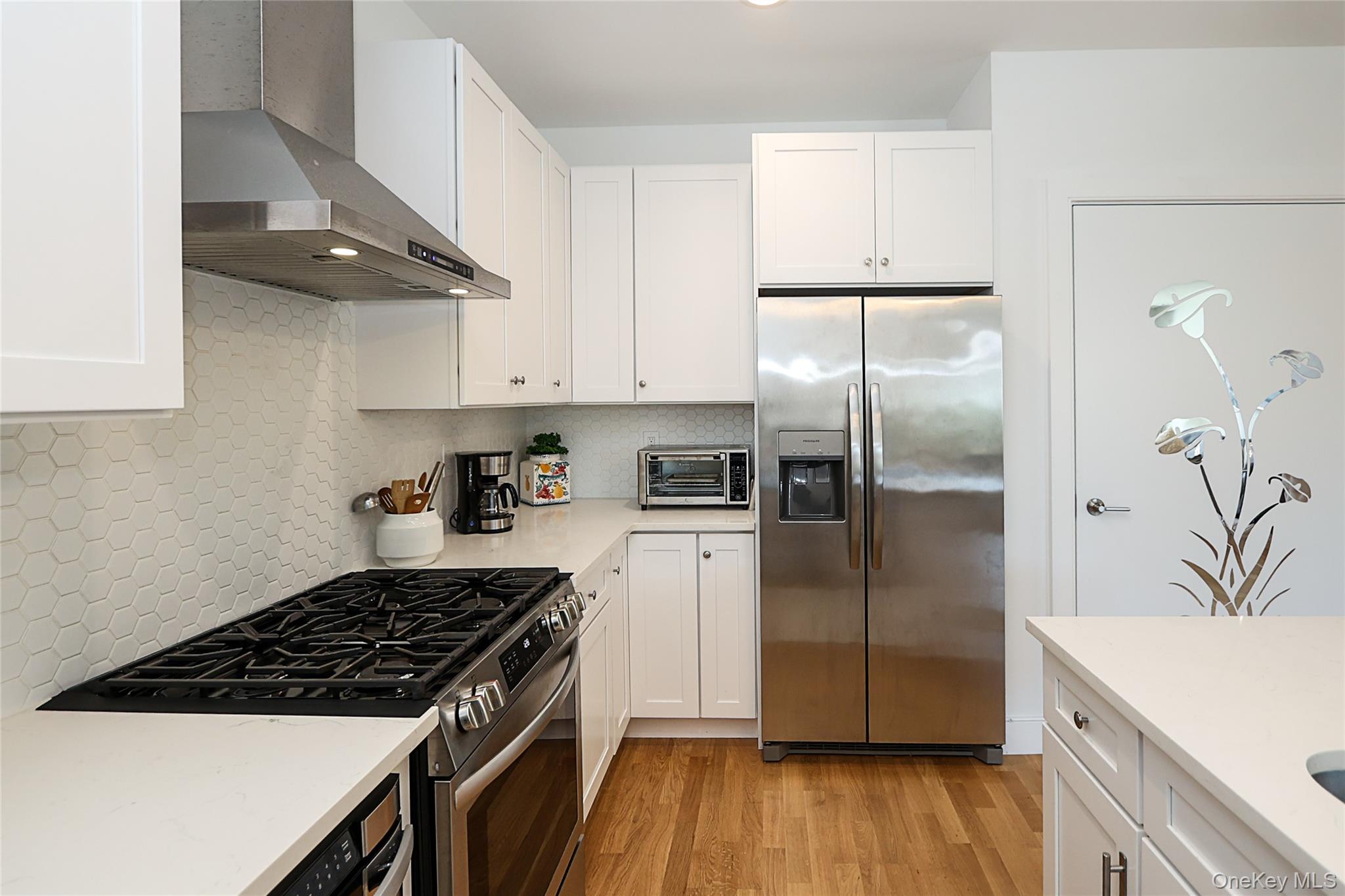 #16 photo, 209 Breton Way, Glen Cove , NY 11542