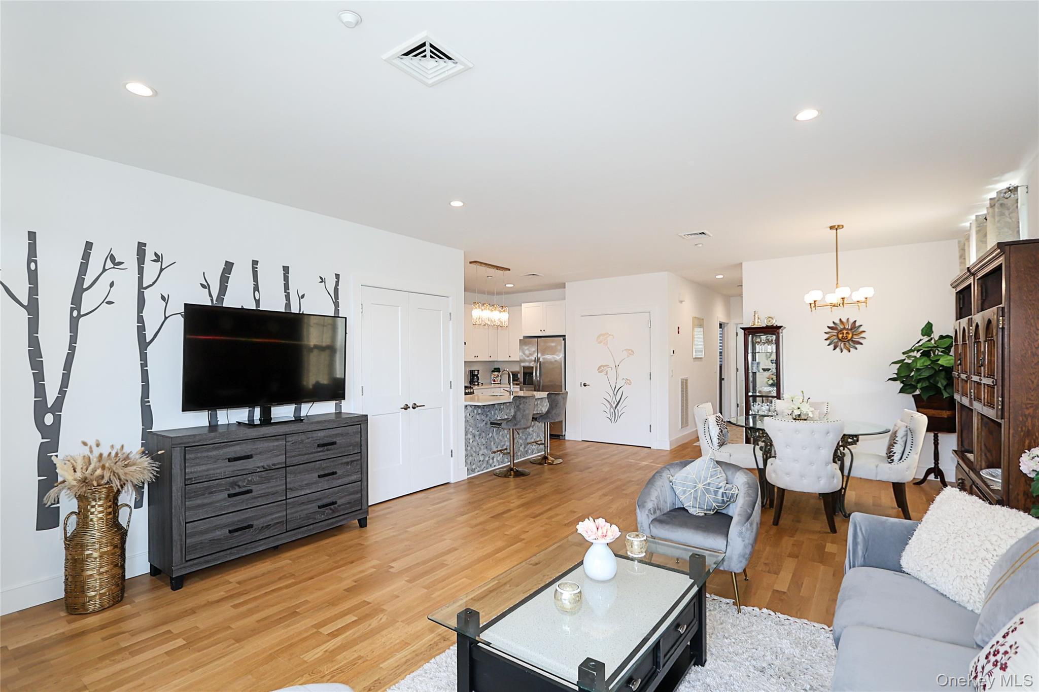 #6 photo, 209 Breton Way, Glen Cove , NY 11542