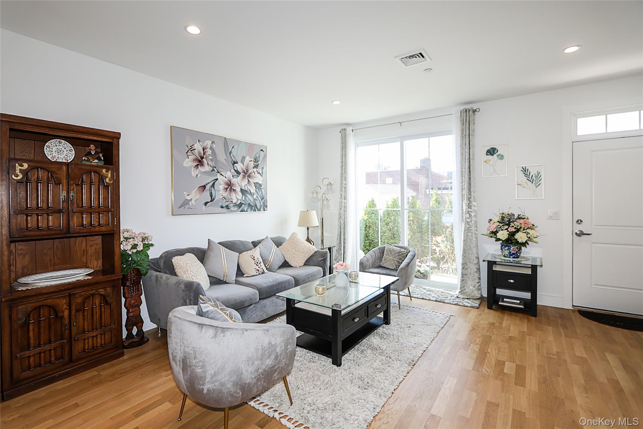 #7 photo, 209 Breton Way, Glen Cove , NY 11542