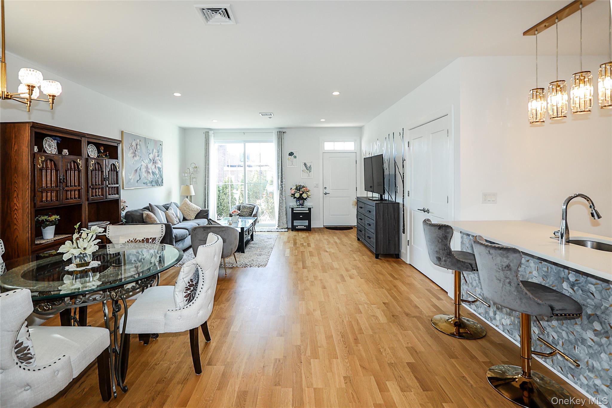 #9 photo, 209 Breton Way, Glen Cove , NY 11542