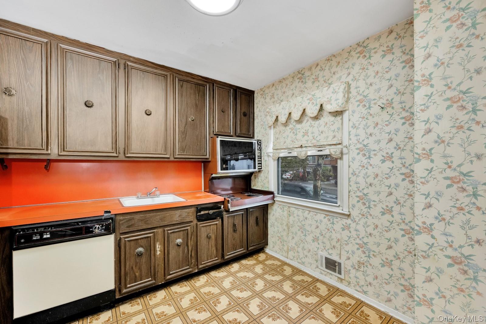 #10 photo, 214-14 23rd Avenue, Bayside , NY 11360