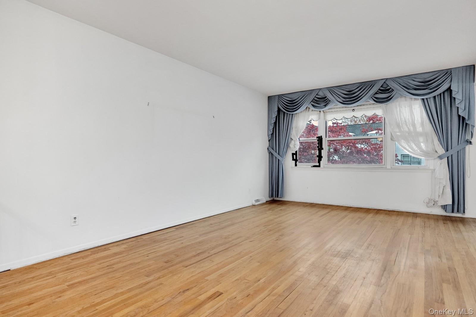 #12 photo, 214-14 23rd Avenue, Bayside , NY 11360