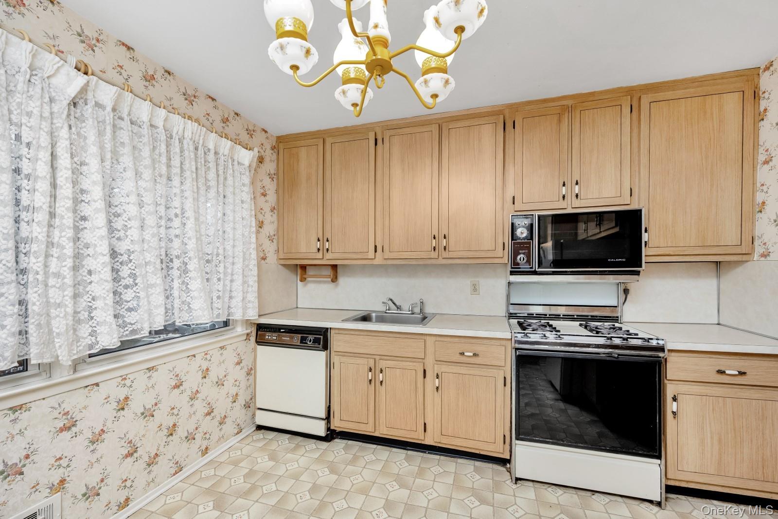 #18 photo, 214-14 23rd Avenue, Bayside , NY 11360