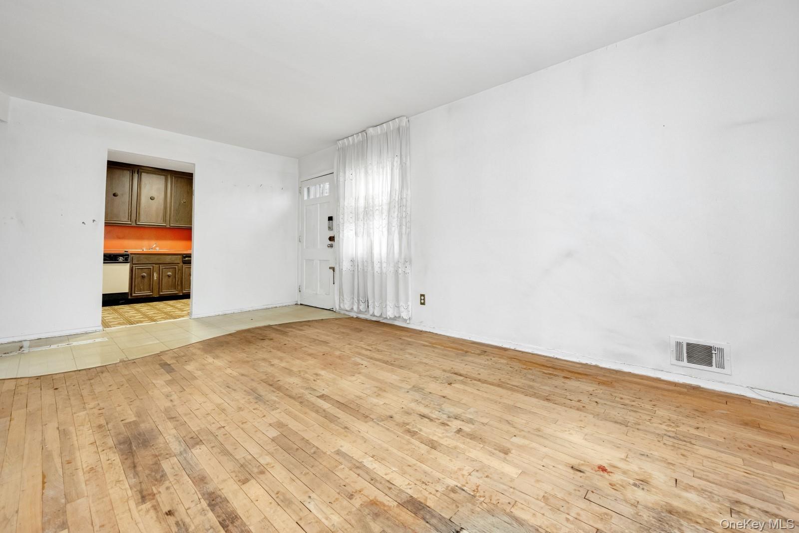 #5 photo, 214-14 23rd Avenue, Bayside , NY 11360