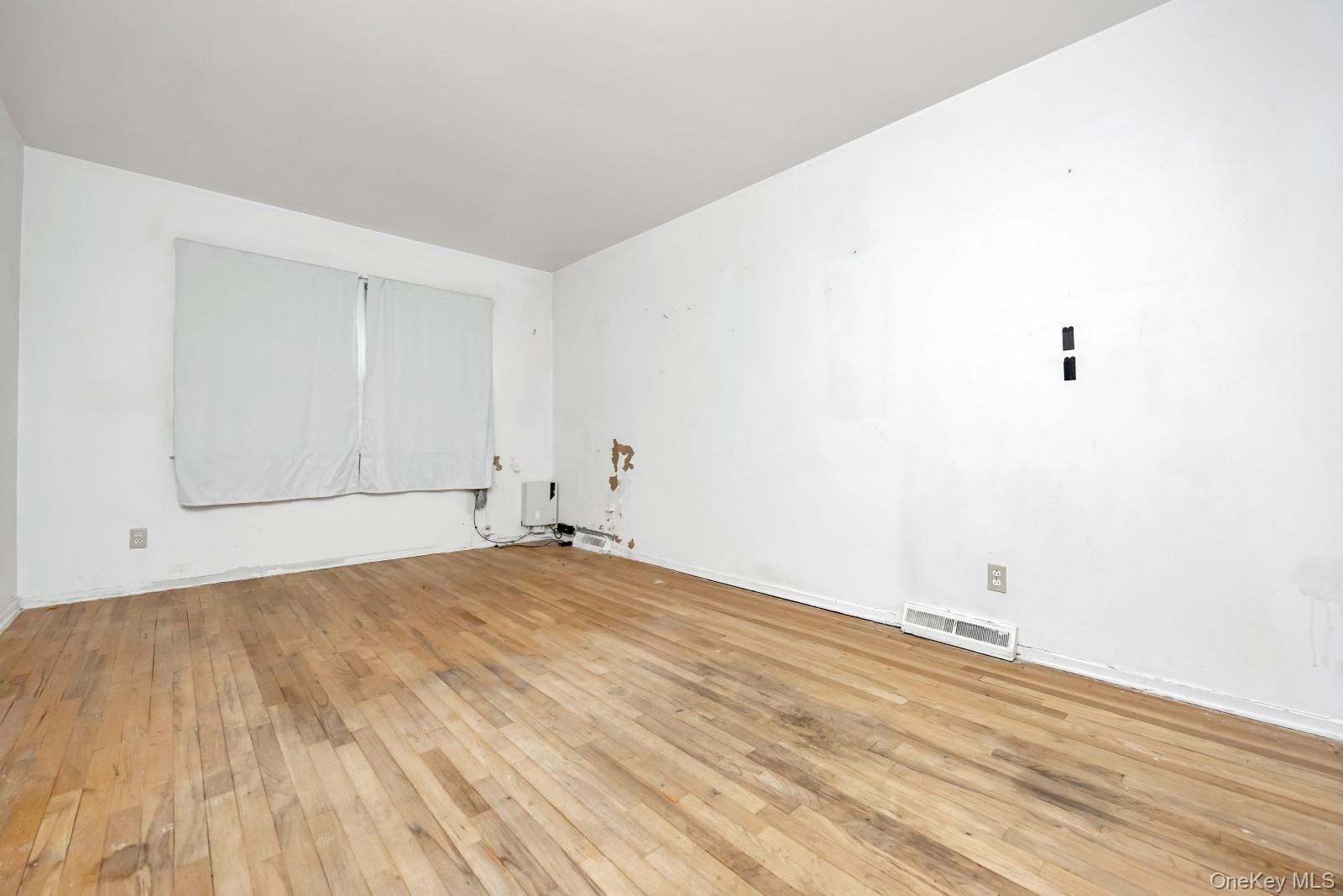 #6 photo, 214-14 23rd Avenue, Bayside , NY 11360