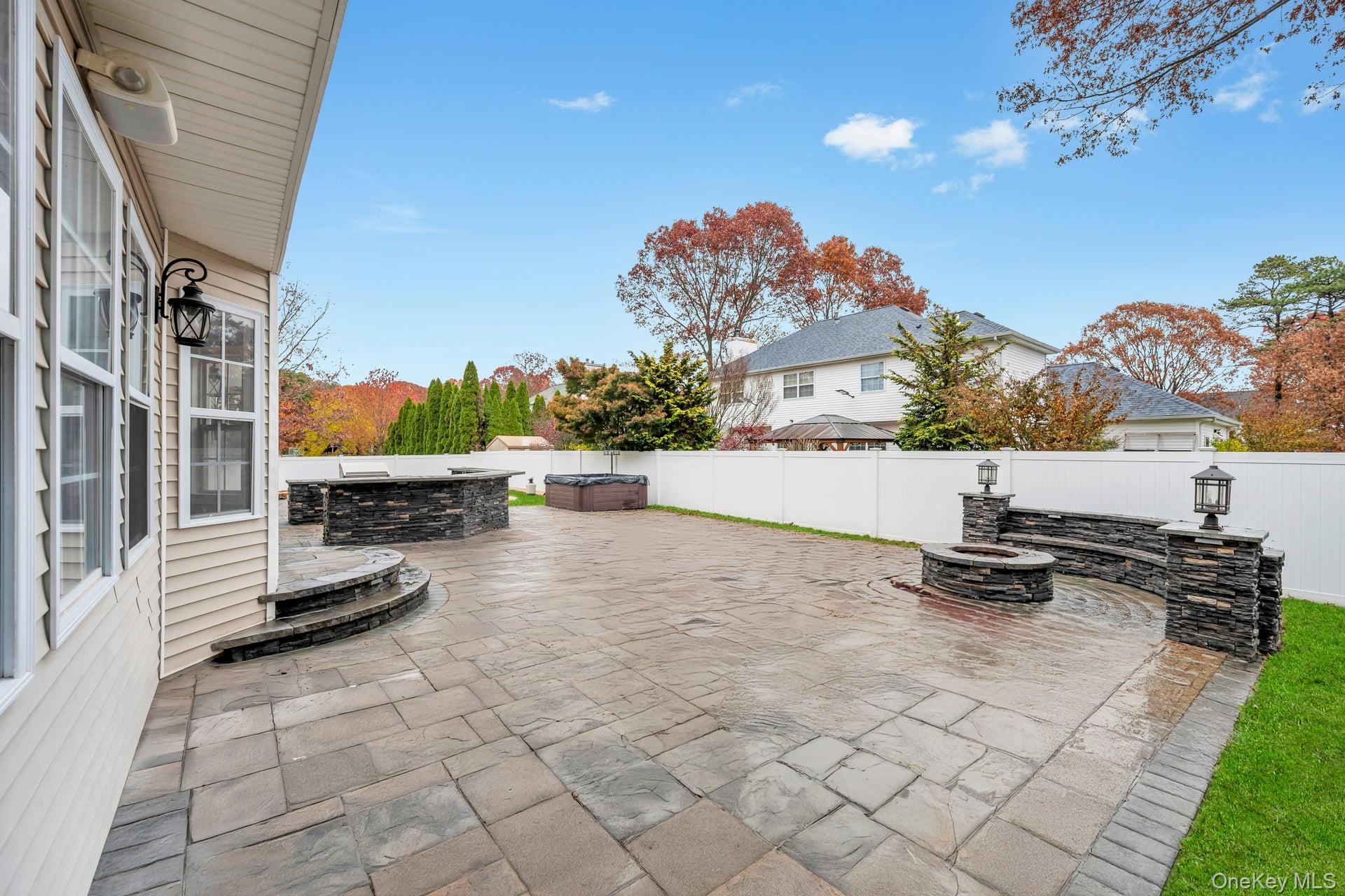 #10 photo, 14 Adamson Street, サフォーク郡 Selden , NY 11784