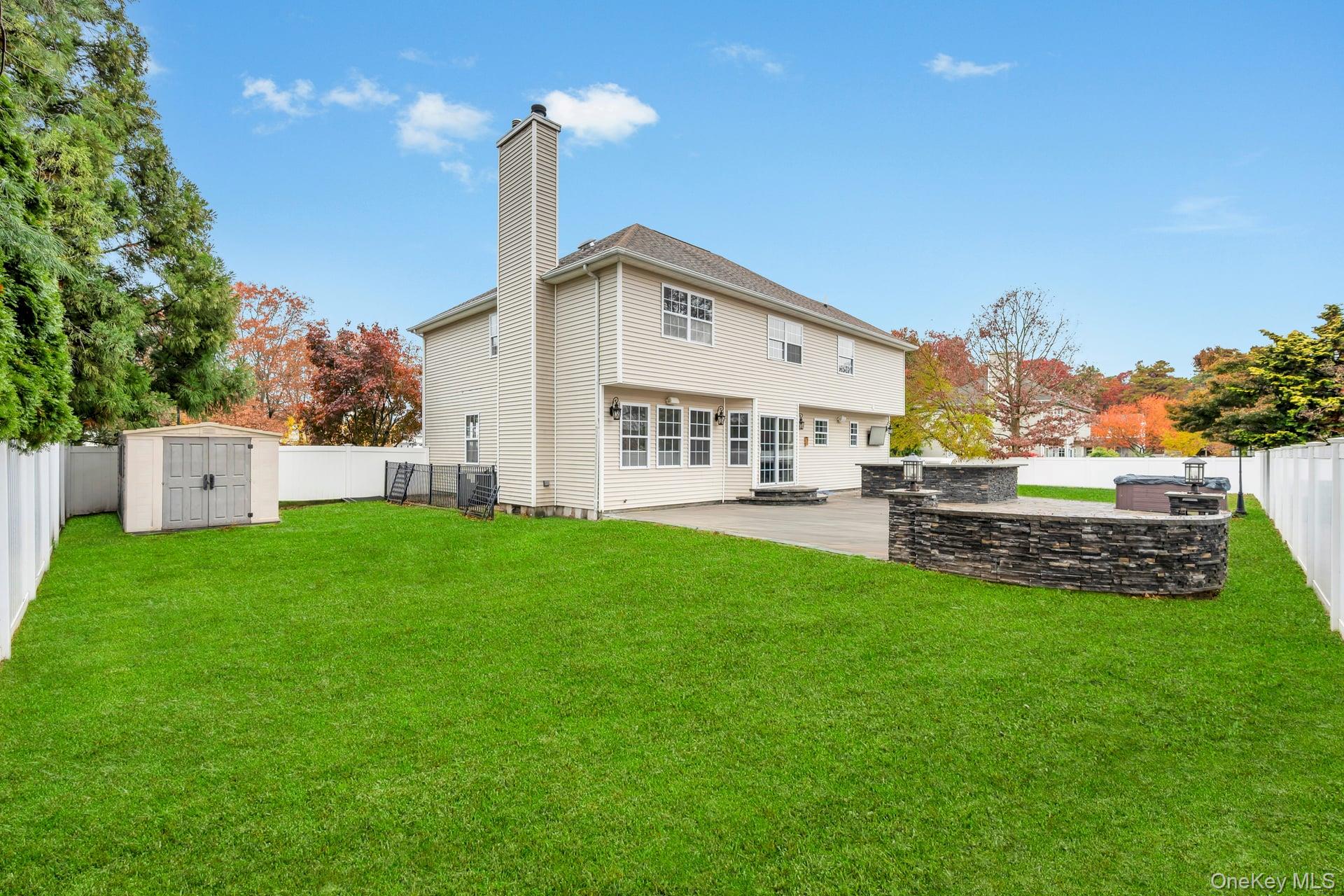 #11 photo, 14 Adamson Street, サフォーク郡 Selden , NY 11784