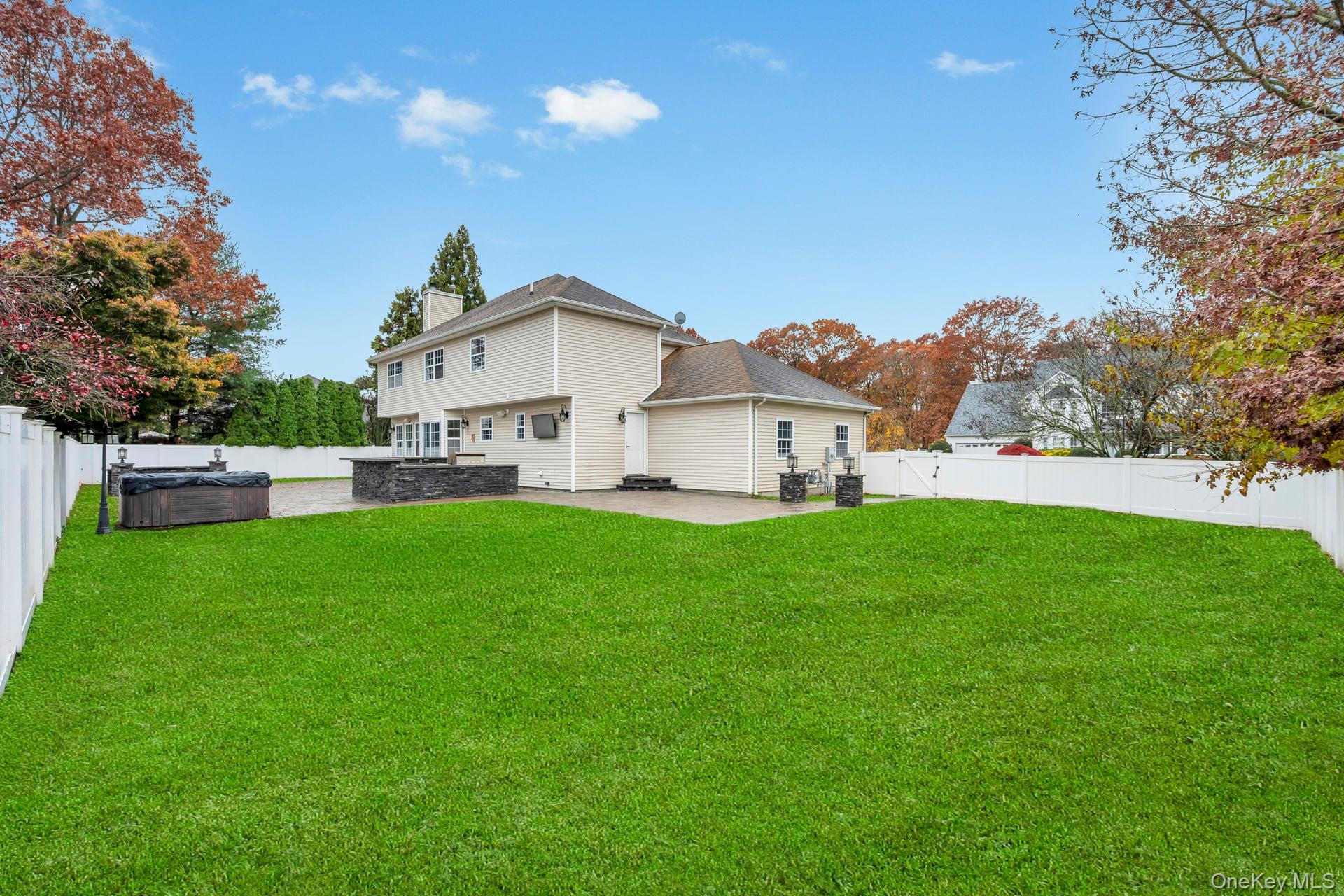 #12 photo, 14 Adamson Street, サフォーク郡 Selden , NY 11784