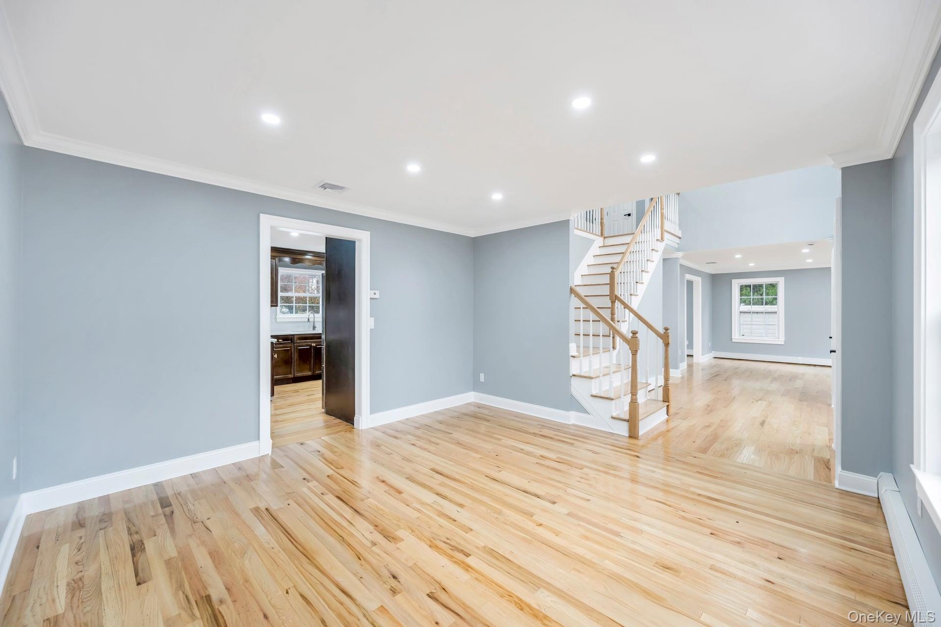 #16 photo, 14 Adamson Street, サフォーク郡 Selden , NY 11784