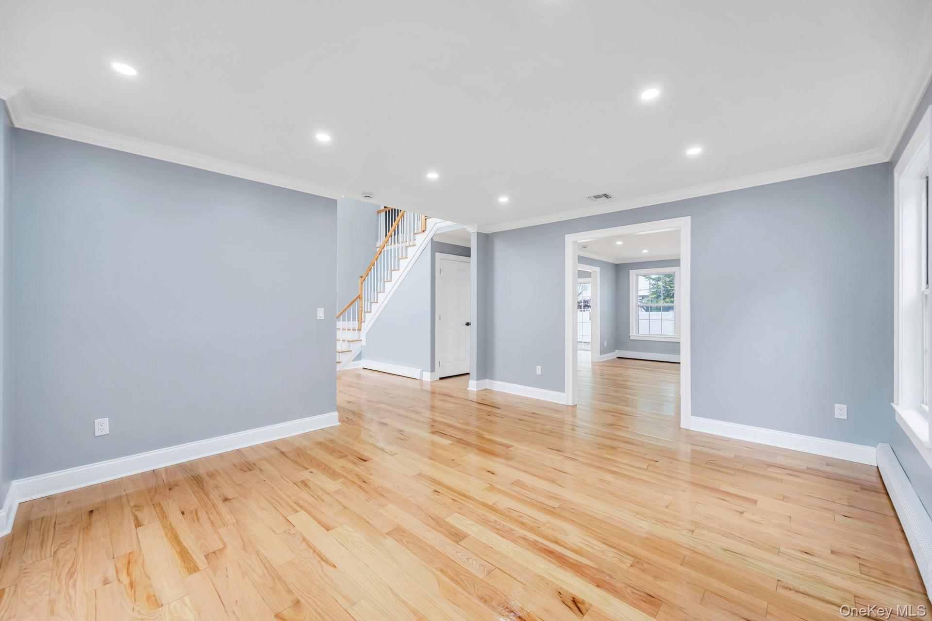 #17 photo, 14 Adamson Street, サフォーク郡 Selden , NY 11784