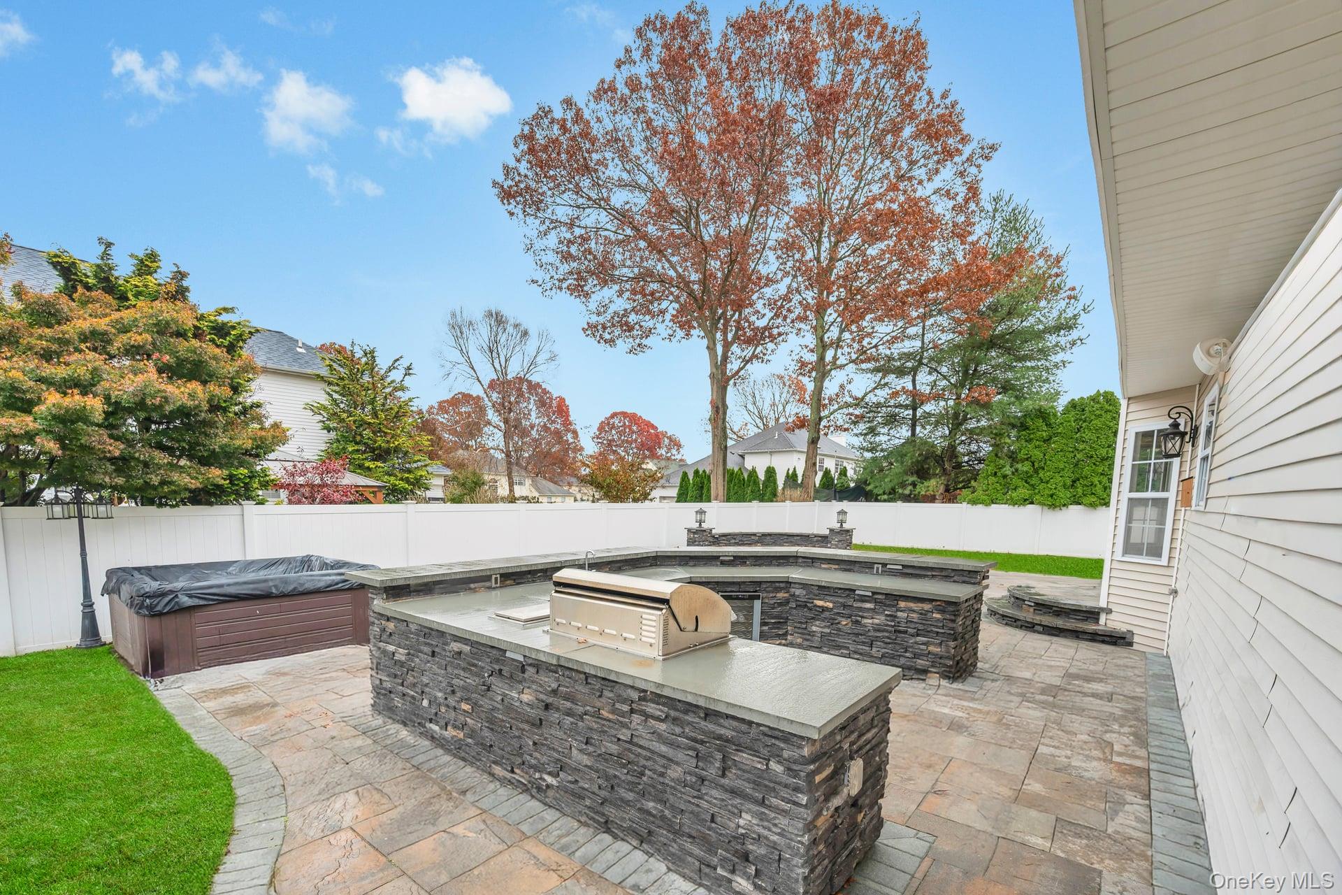 #7 photo, 14 Adamson Street, サフォーク郡 Selden , NY 11784