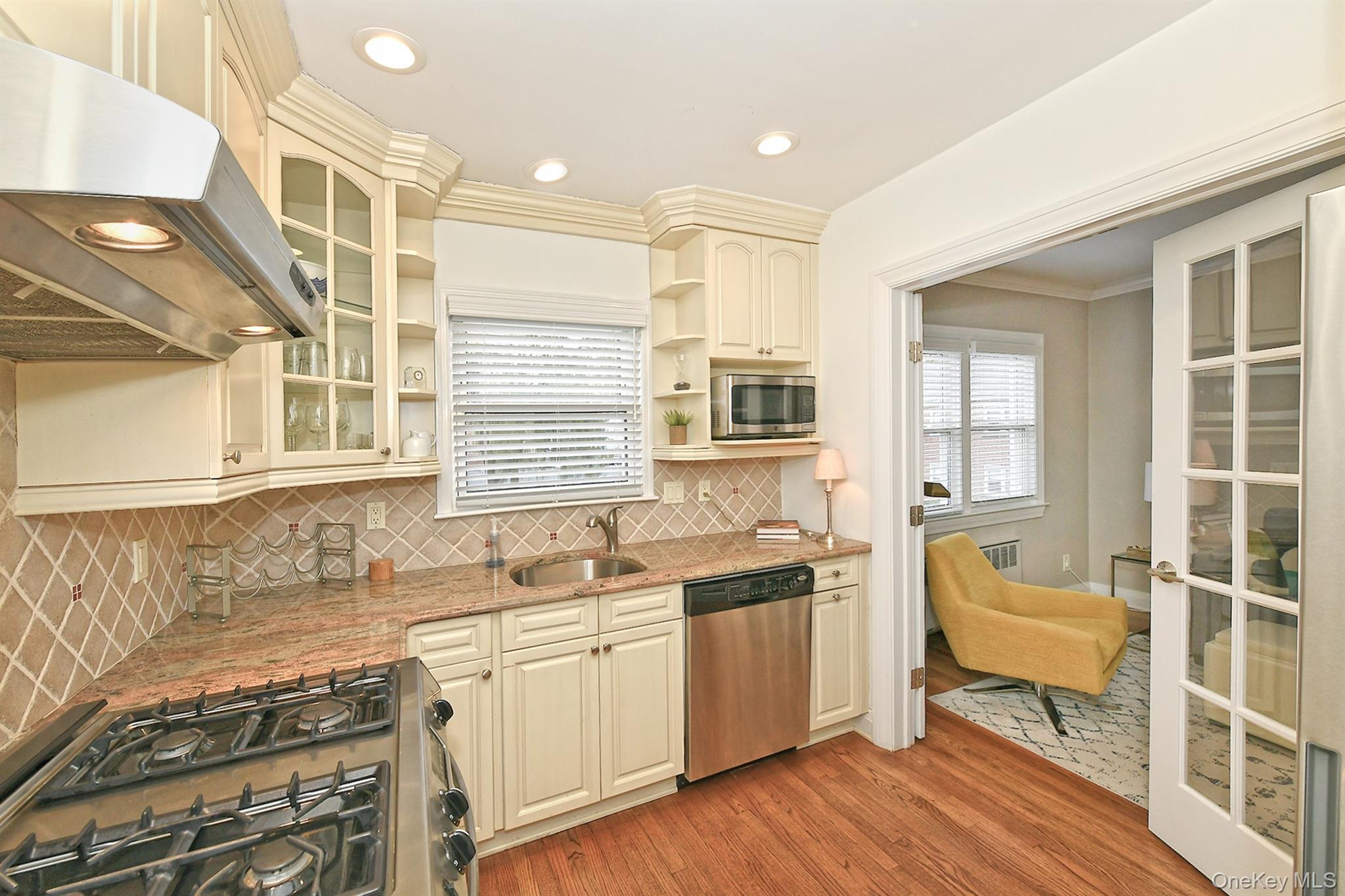 #4 photo, 20 Gibson Avenue, Huntington , NY 11743