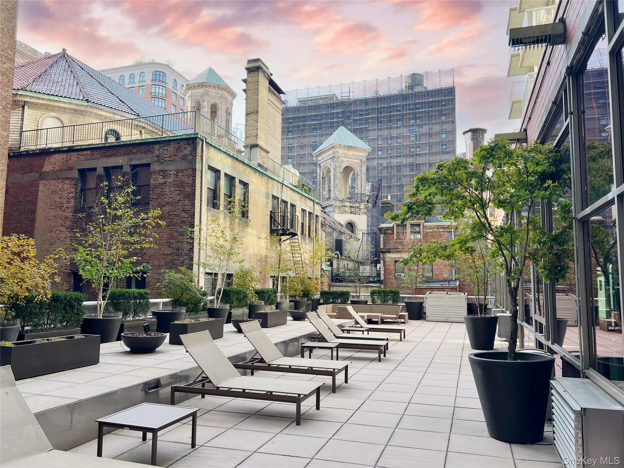 #5 photo, 2373 Broadway, New York (Manhattan) , NY 10024