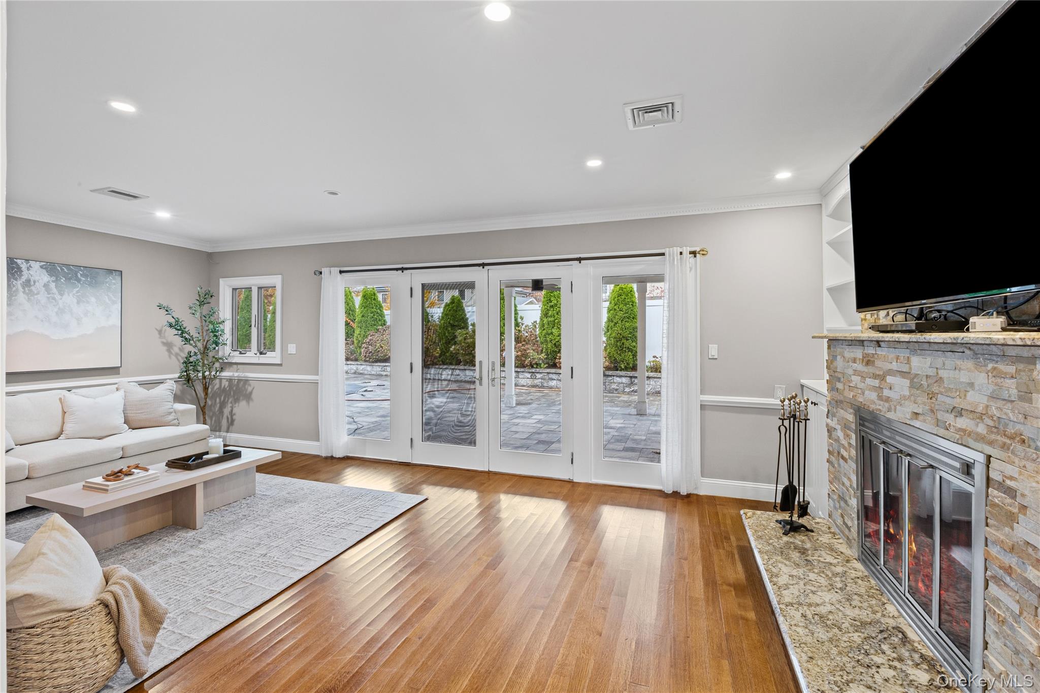 #11 photo, 709 Demott Court, Westbury , NY 11590