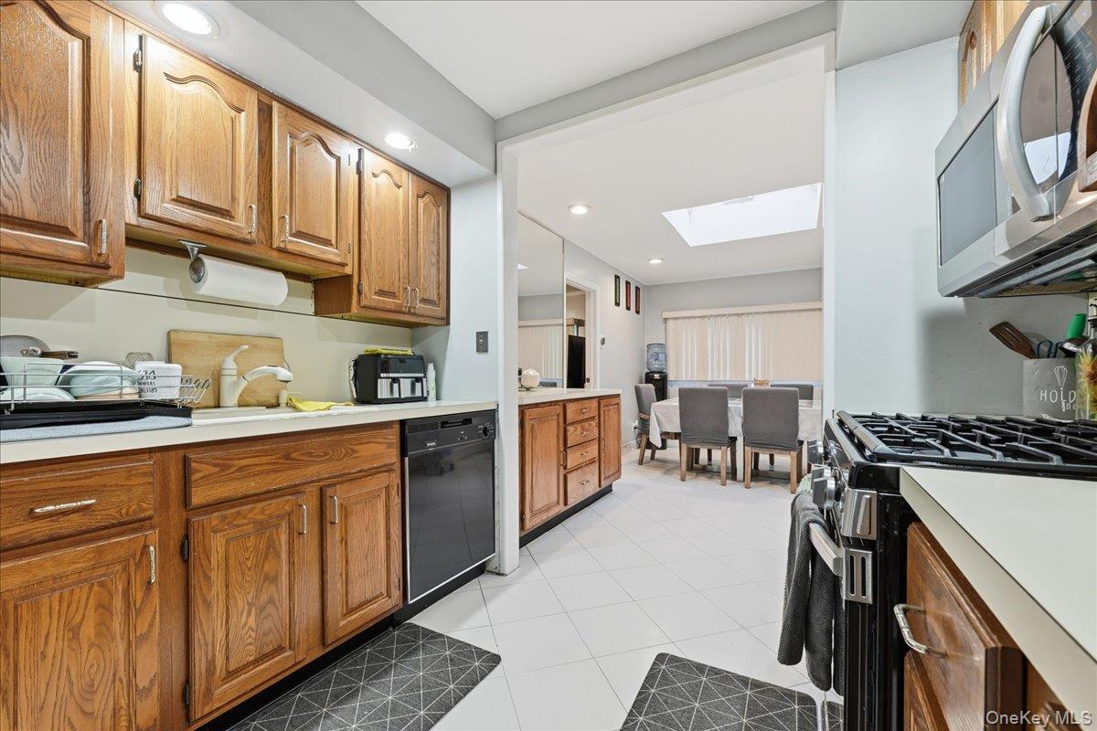 #8 photo, 120 Bruce Terrace, Carle Place , NY 11501