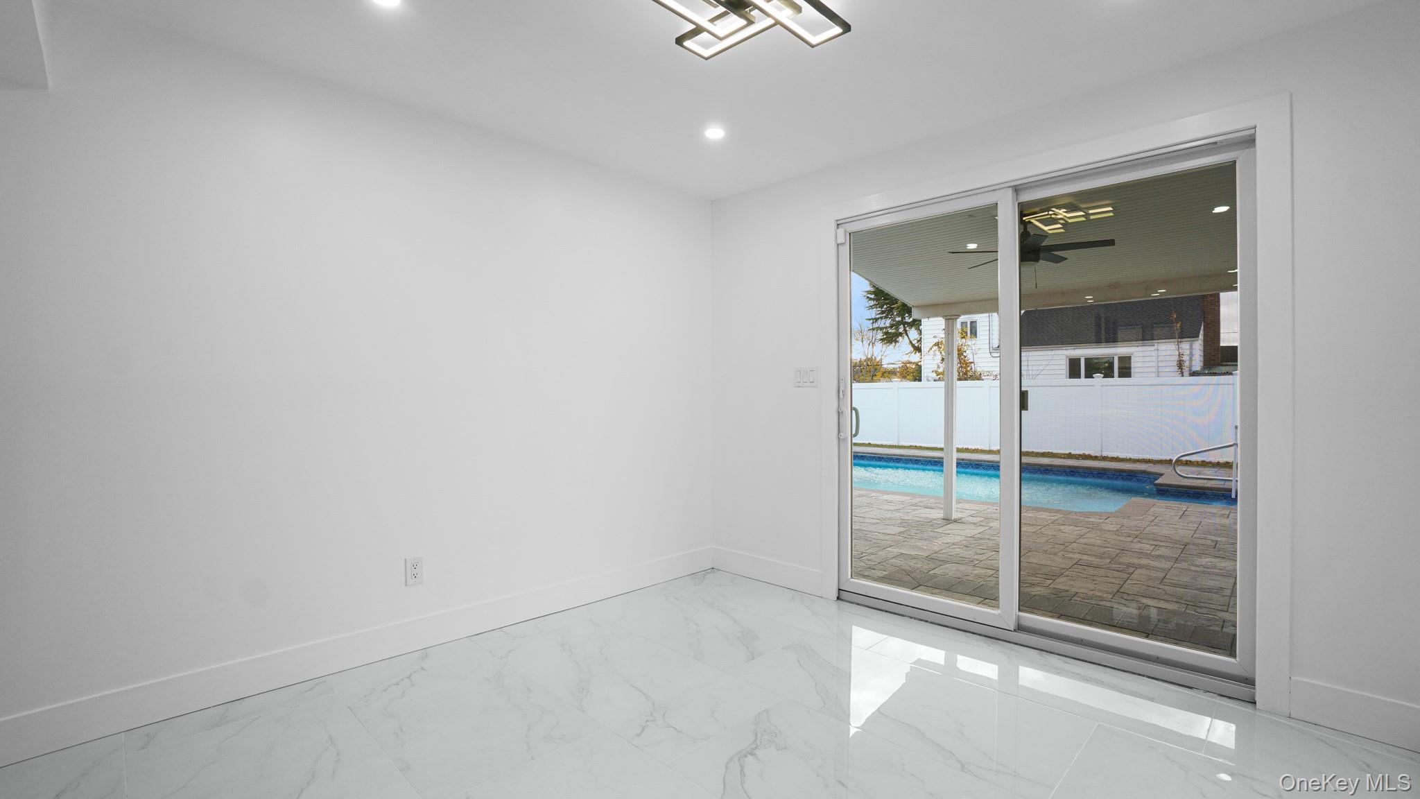 #9 photo, 300 W 21st Street, Deer Park , NY 11729