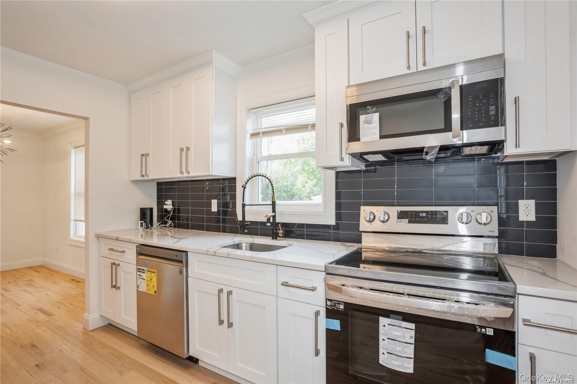 #11 photo, 1075 Waverly Avenue, サフォーク郡 Holtsville , NY 11742