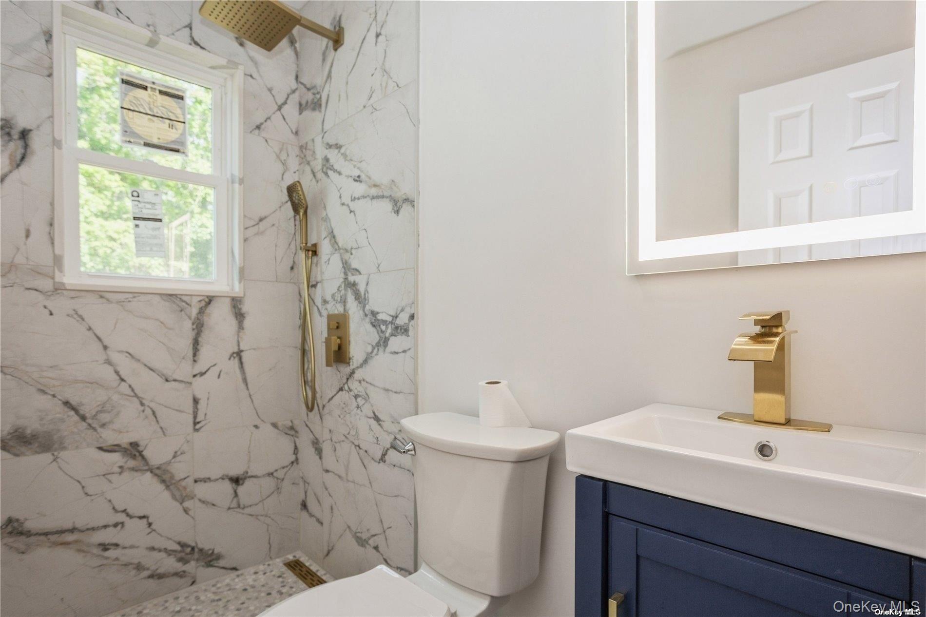 #13 photo, 1075 Waverly Avenue, サフォーク郡 Holtsville , NY 11742