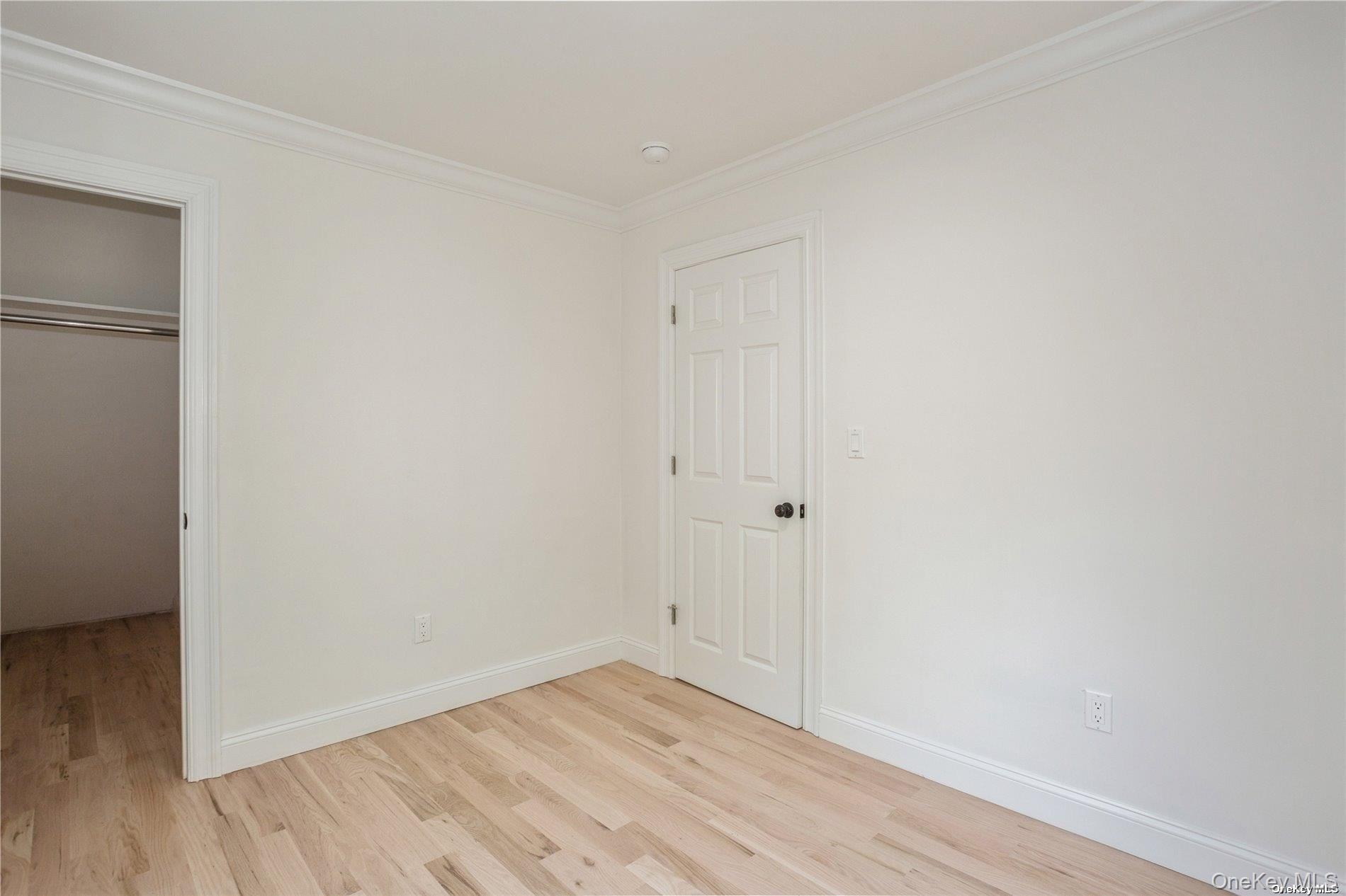 #16 photo, 1075 Waverly Avenue, サフォーク郡 Holtsville , NY 11742