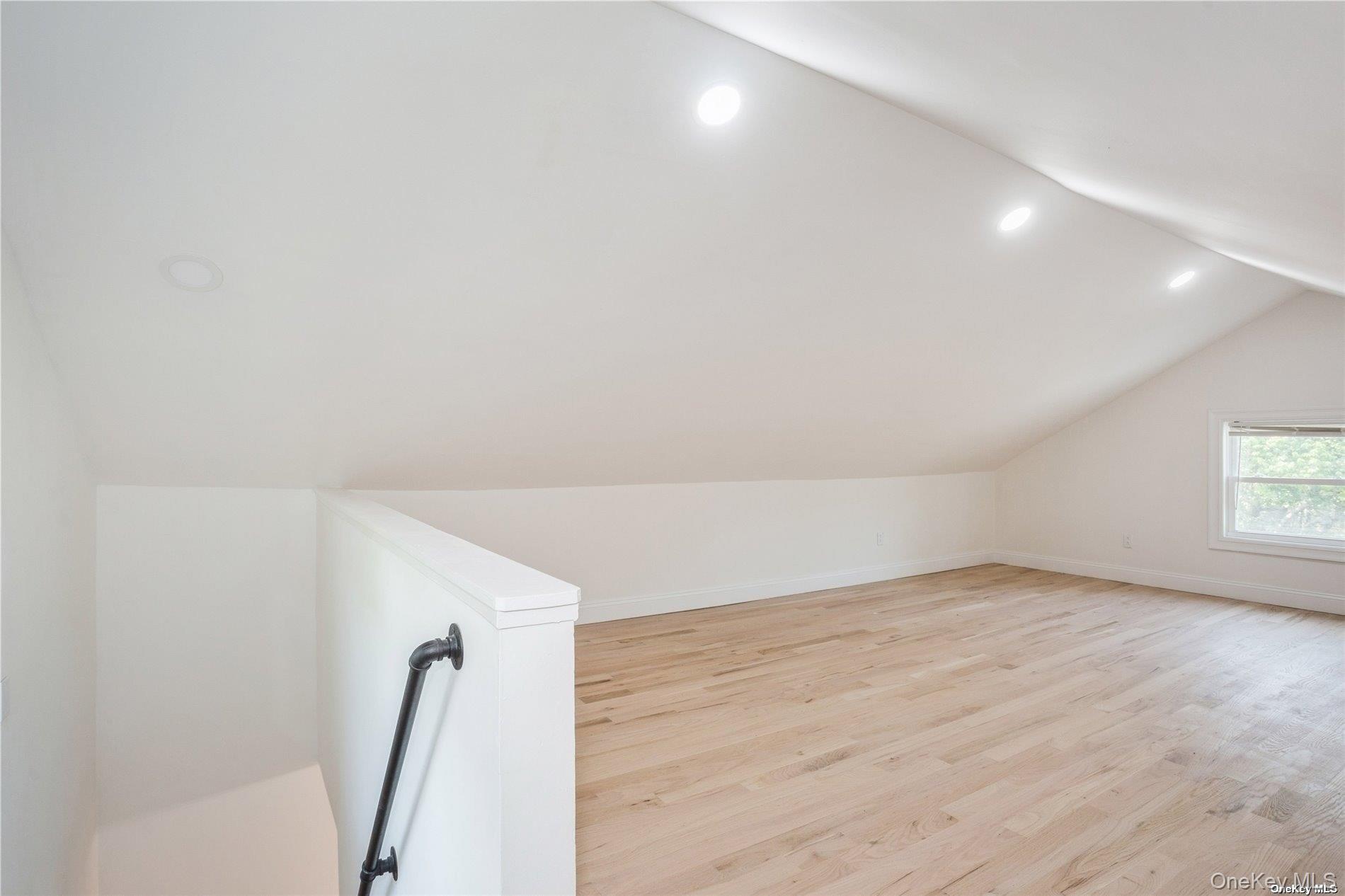 #19 photo, 1075 Waverly Avenue, サフォーク郡 Holtsville , NY 11742