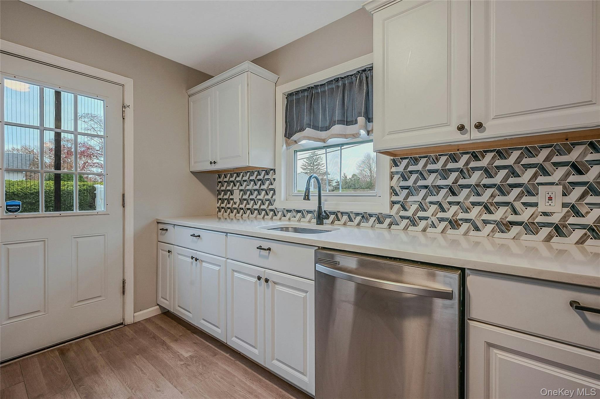 #11 photo, 425 Blue Point Road, サフォーク郡 Farmingville , NY 11738