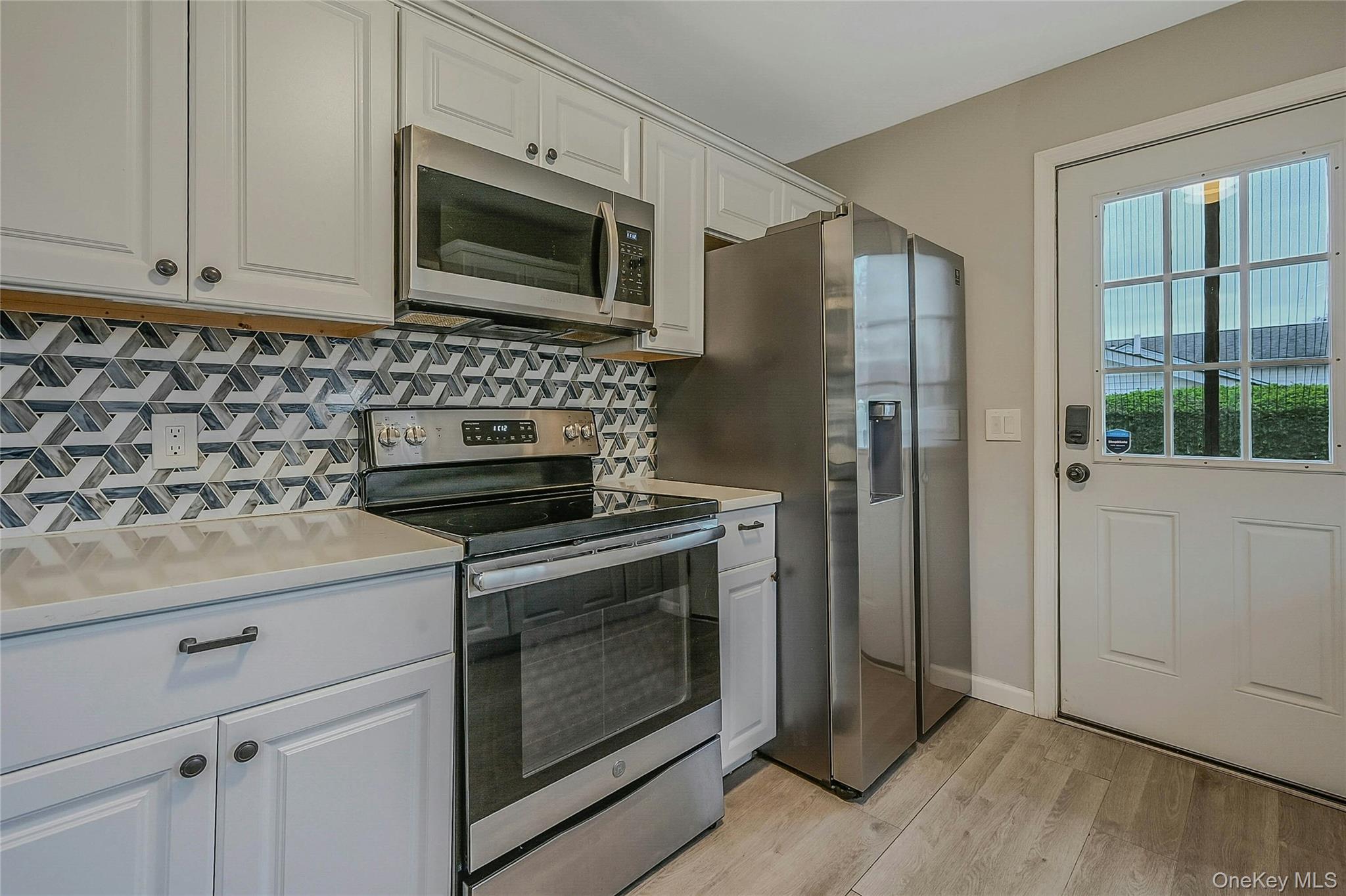 #12 photo, 425 Blue Point Road, サフォーク郡 Farmingville , NY 11738