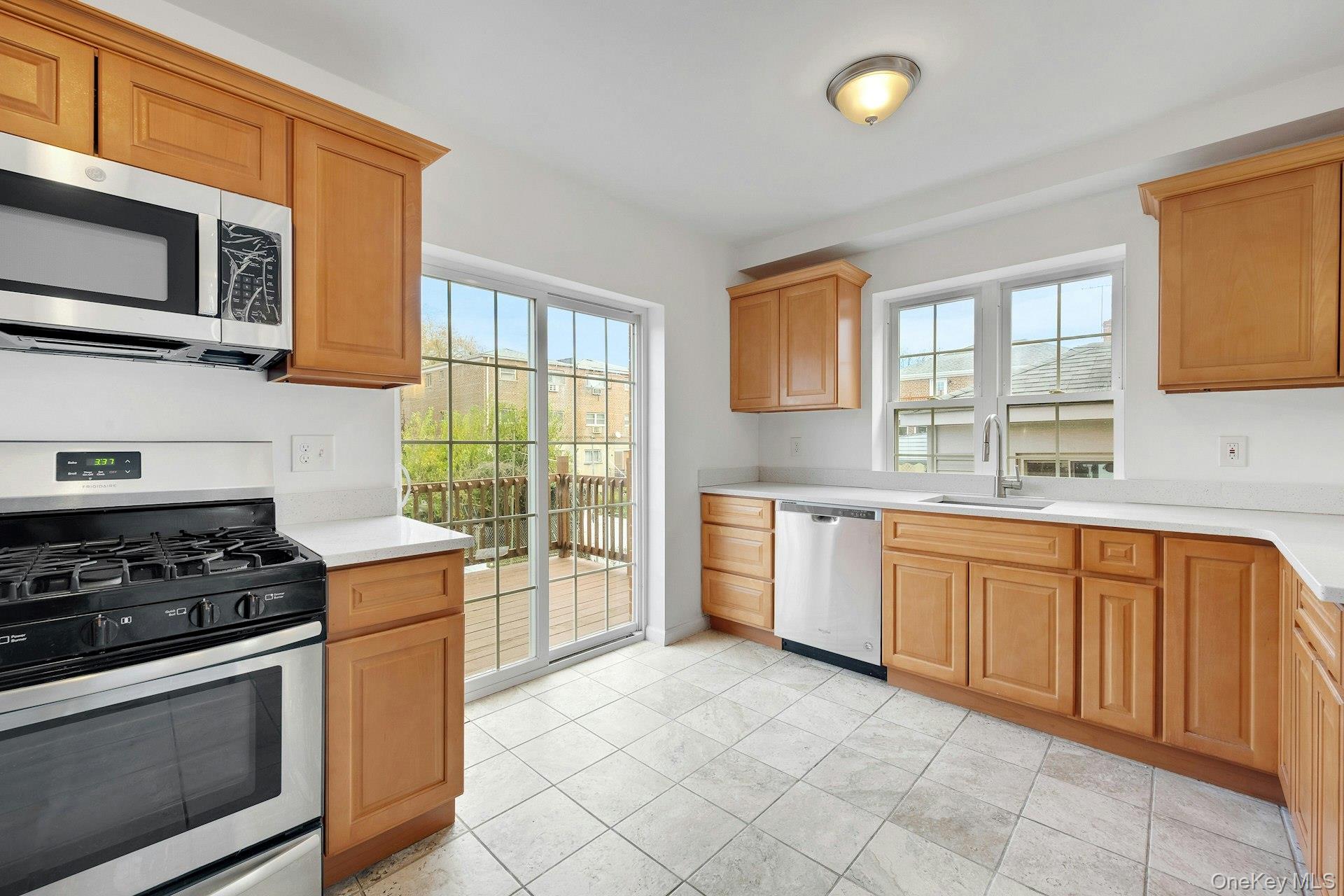 #14 photo, 820 Hollywood Avenue, Bronx , NY 10465