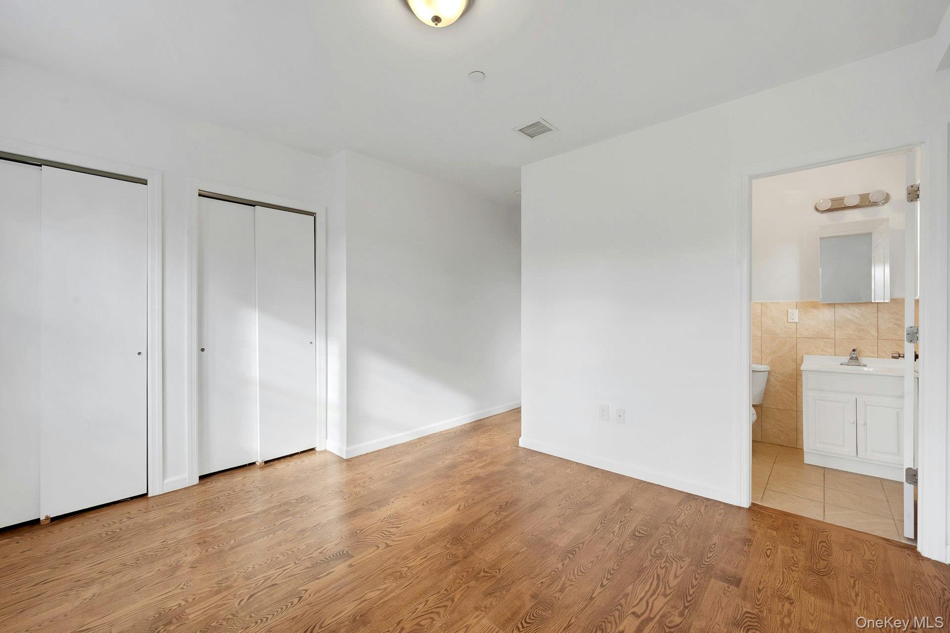 #17 photo, 820 Hollywood Avenue, Bronx , NY 10465