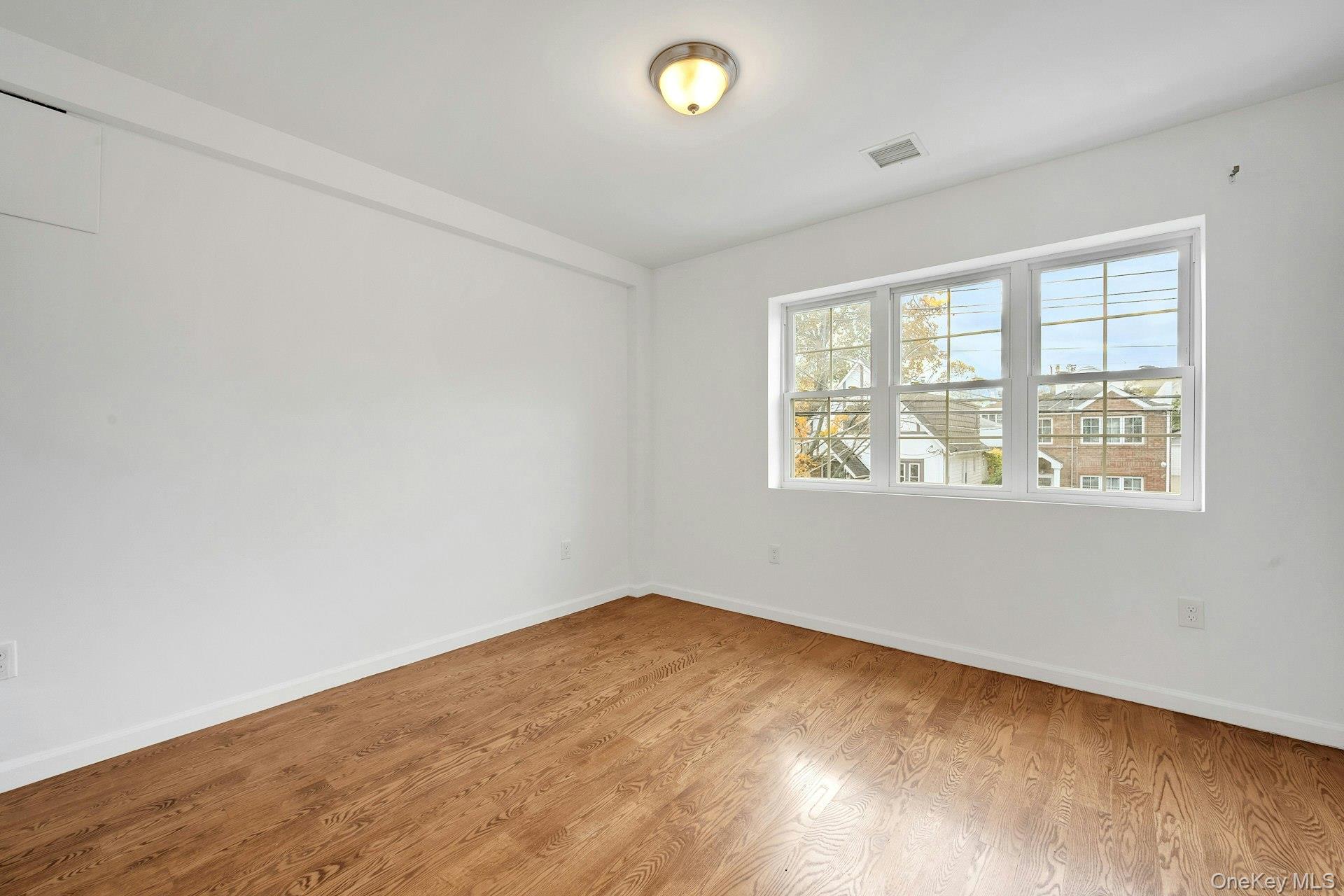 #18 photo, 820 Hollywood Avenue, Bronx , NY 10465