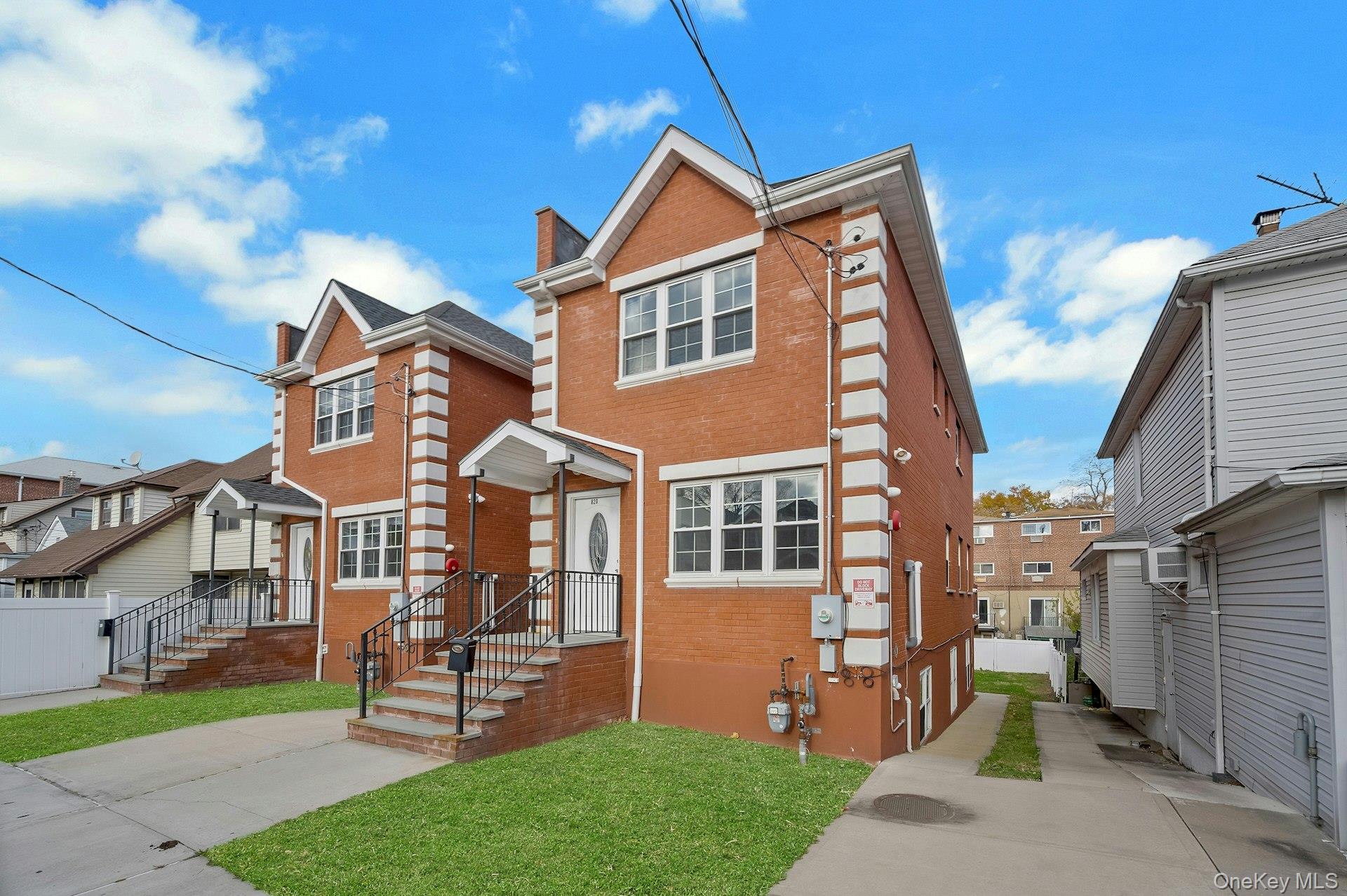 #2 photo, 820 Hollywood Avenue, Bronx , NY 10465