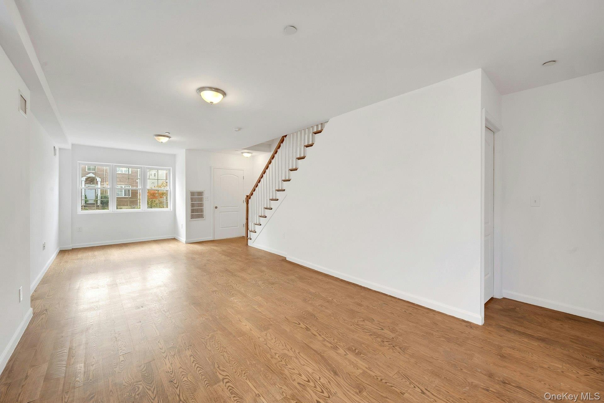 #8 photo, 820 Hollywood Avenue, Bronx , NY 10465