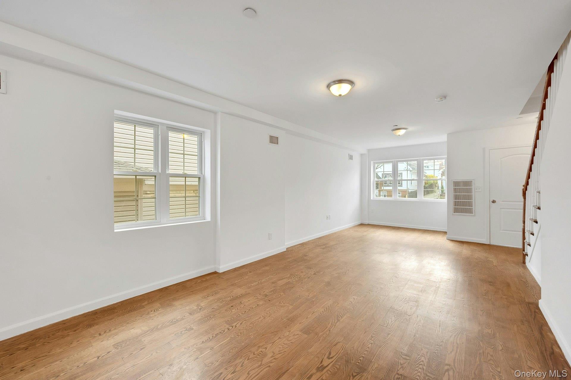 #9 photo, 820 Hollywood Avenue, Bronx , NY 10465