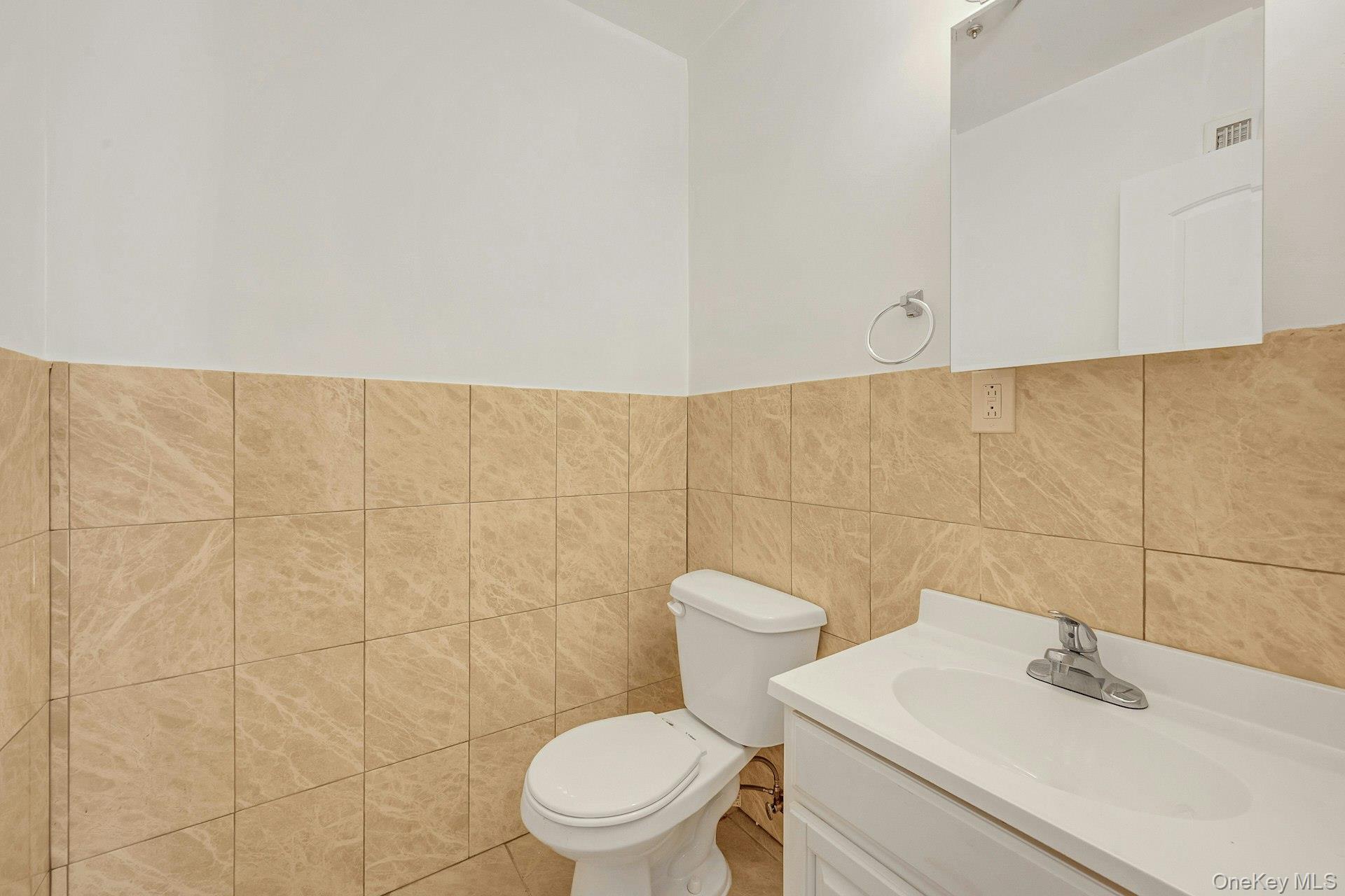 #14 photo, 822 Hollywood Avenue, Bronx , NY 10465