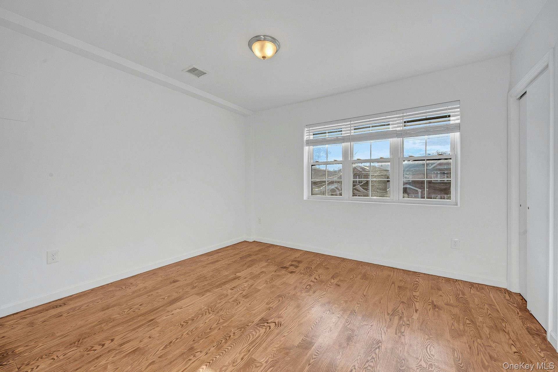 #17 photo, 822 Hollywood Avenue, Bronx , NY 10465