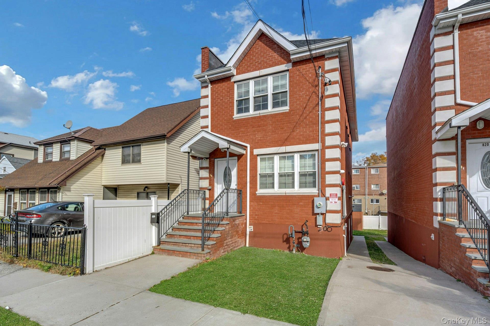 #2 photo, 822 Hollywood Avenue, Bronx , NY 10465