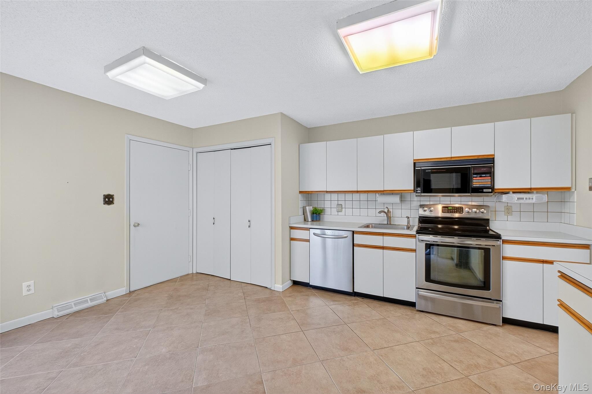 #15 photo, 201 Woodsbrooke Drive, Mahopac , NY 10541