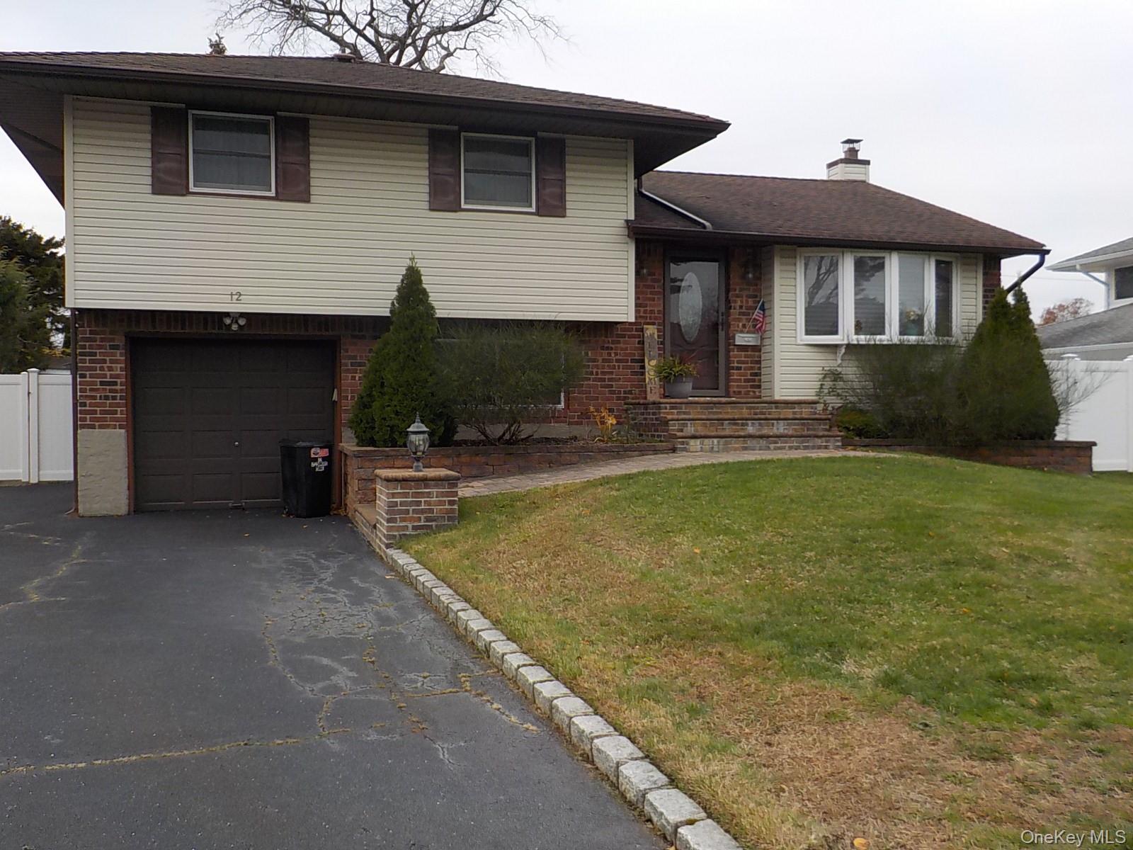 #1 photo, 12 Sycamore Lane, Commack , NY 11725