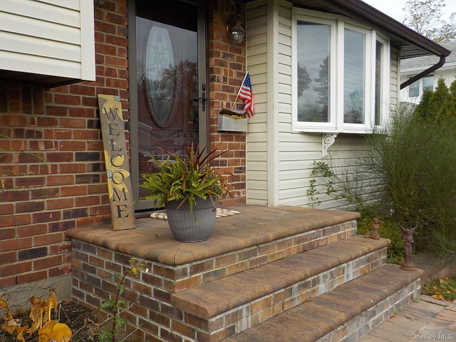 #2 photo, 12 Sycamore Lane, Commack , NY 11725