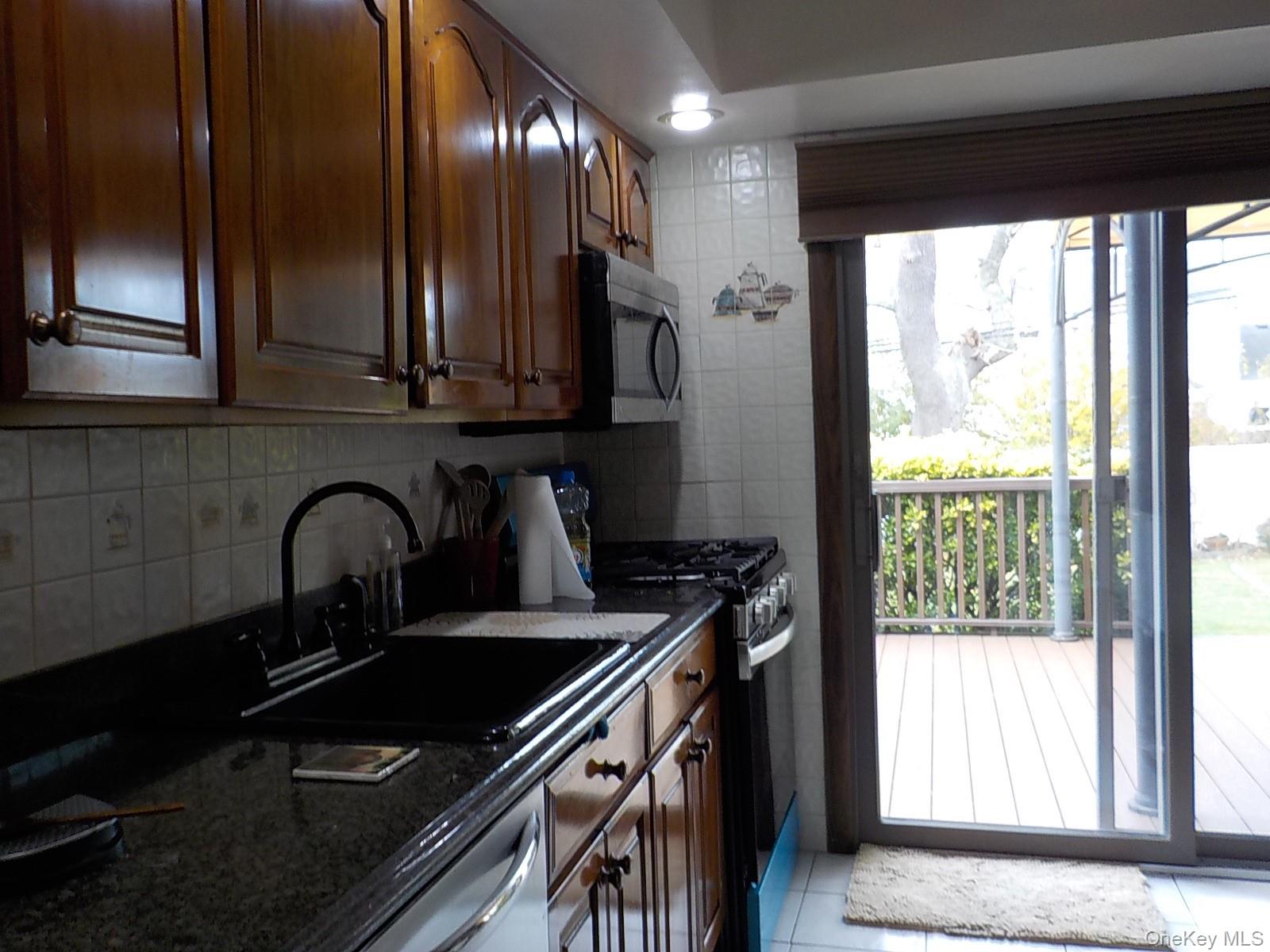 #3 photo, 12 Sycamore Lane, Commack , NY 11725