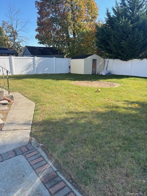 #5 photo, 84 E Greenwich Avenue, Roosevelt , NY 11575