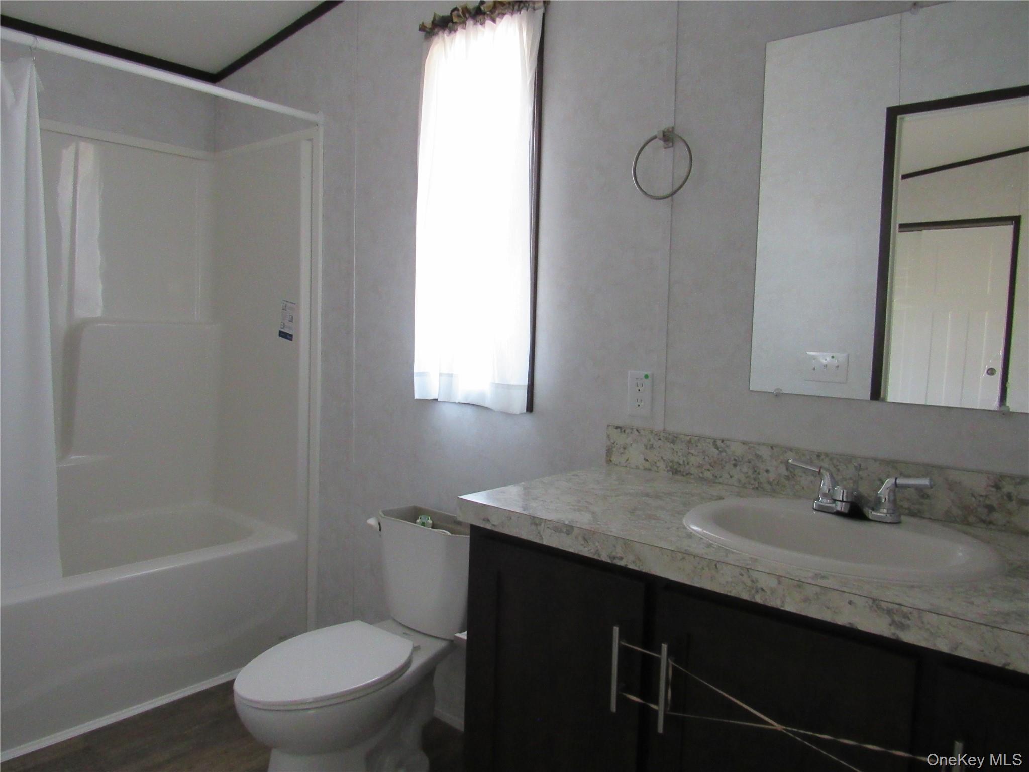 #11 photo, 525 57 Riverleigh Avenue, Саффолк ‖ Riverhead , NY 11901