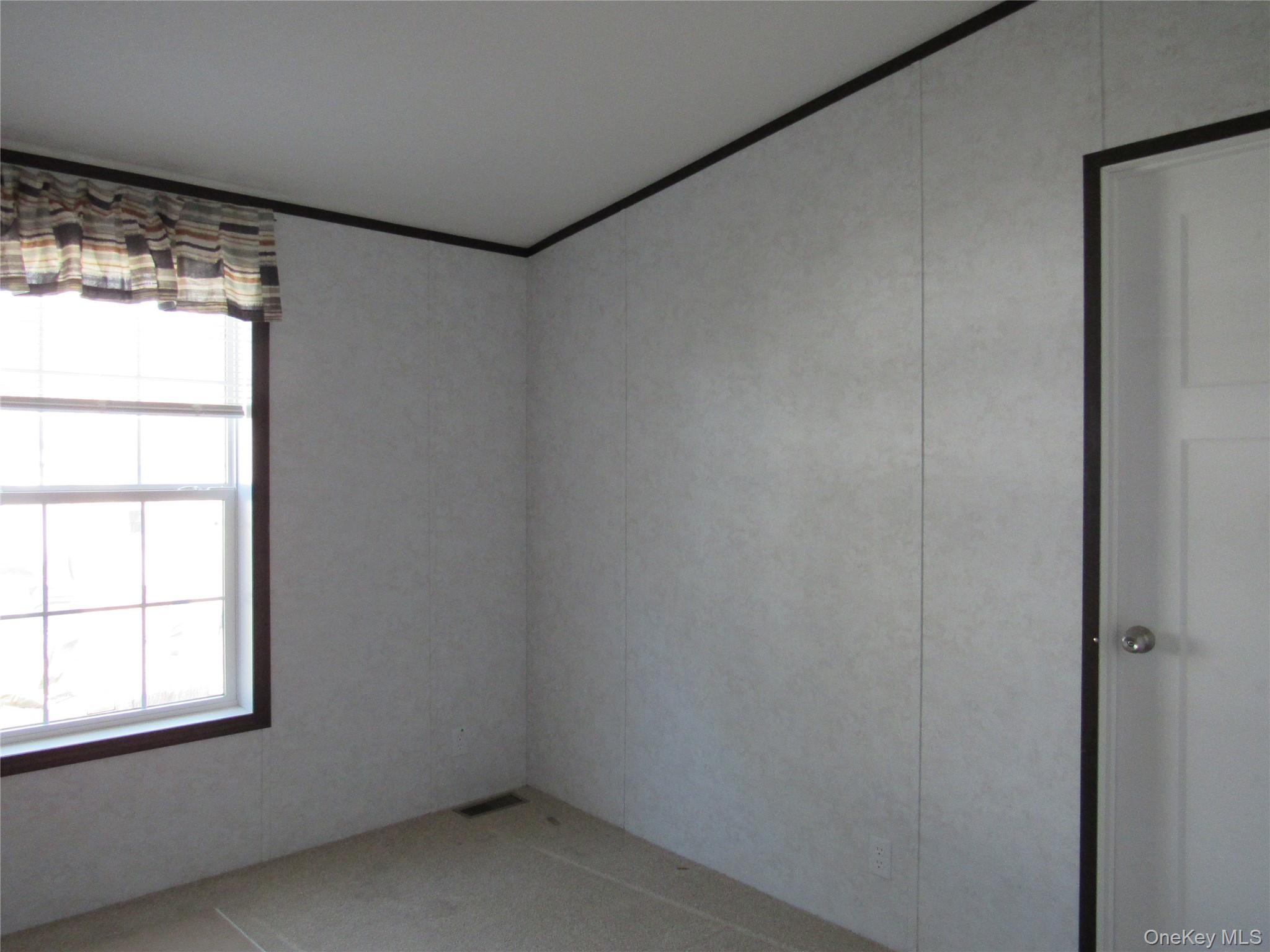 #13 photo, 525 57 Riverleigh Avenue, Саффолк ‖ Riverhead , NY 11901