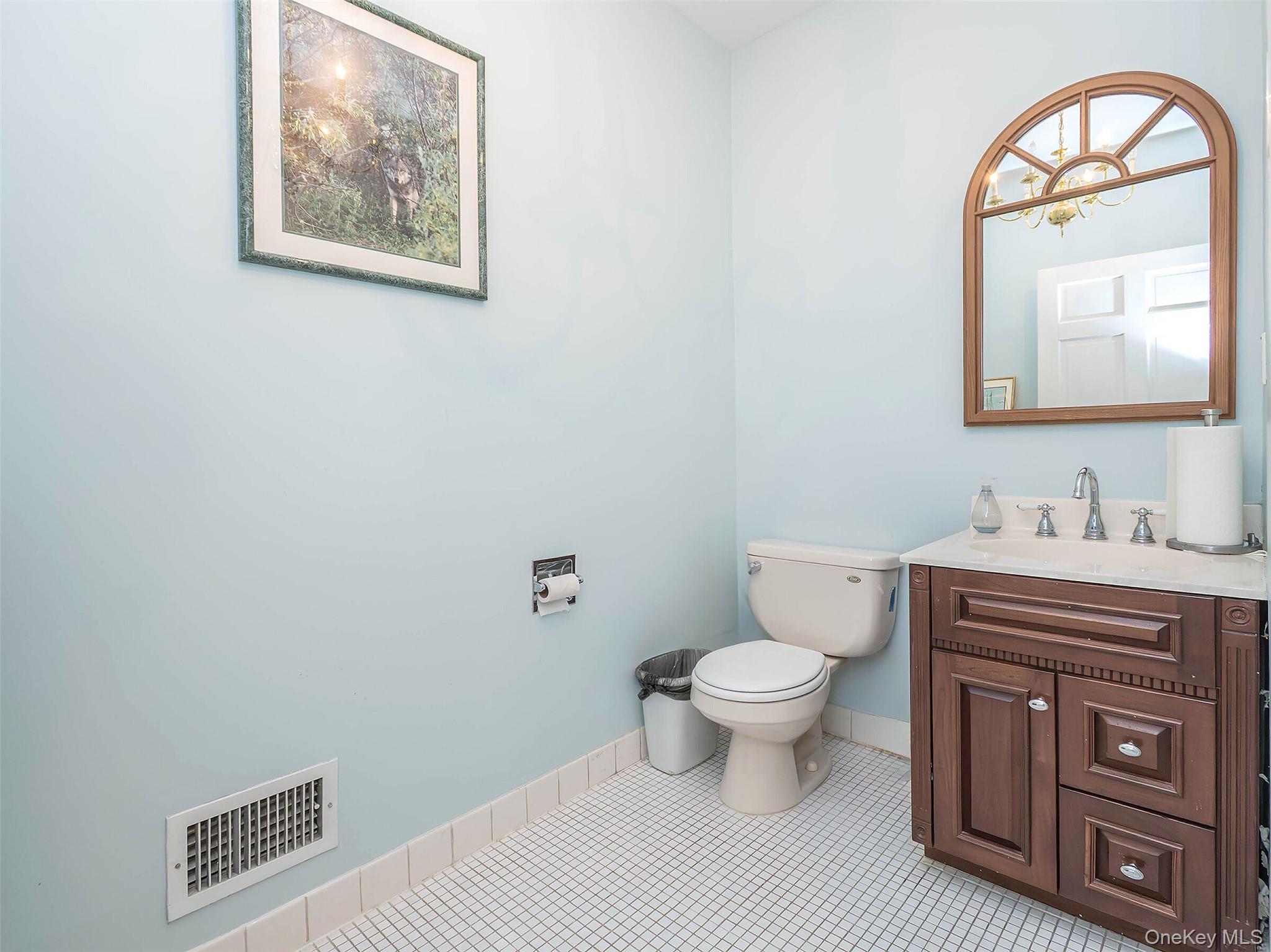 #19 photo, 17 S Maryland Avenue, Port Washington , NY 11050