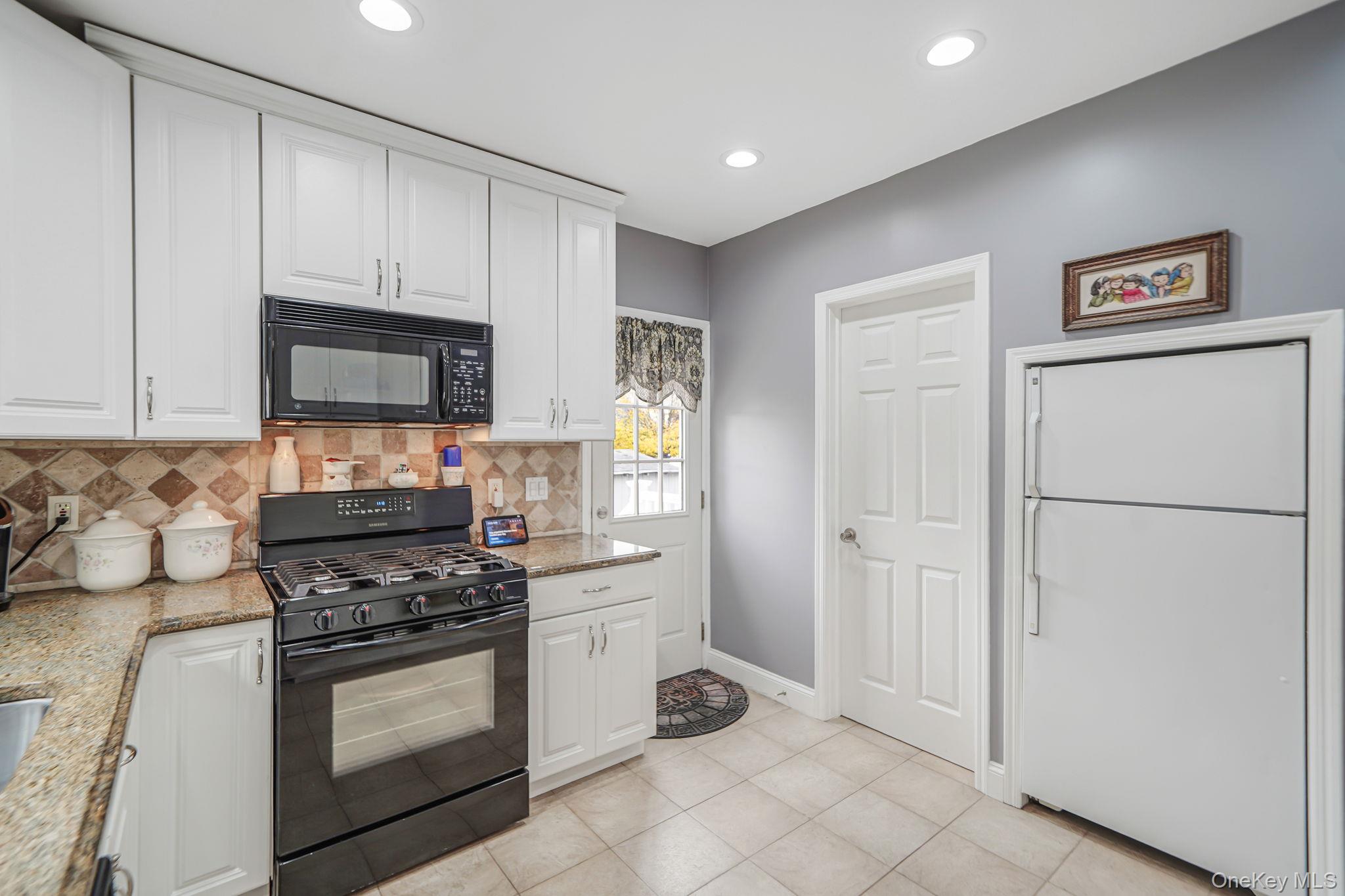 #17 photo, 1800 Stuyvesant Avenue, Merrick , NY 11566